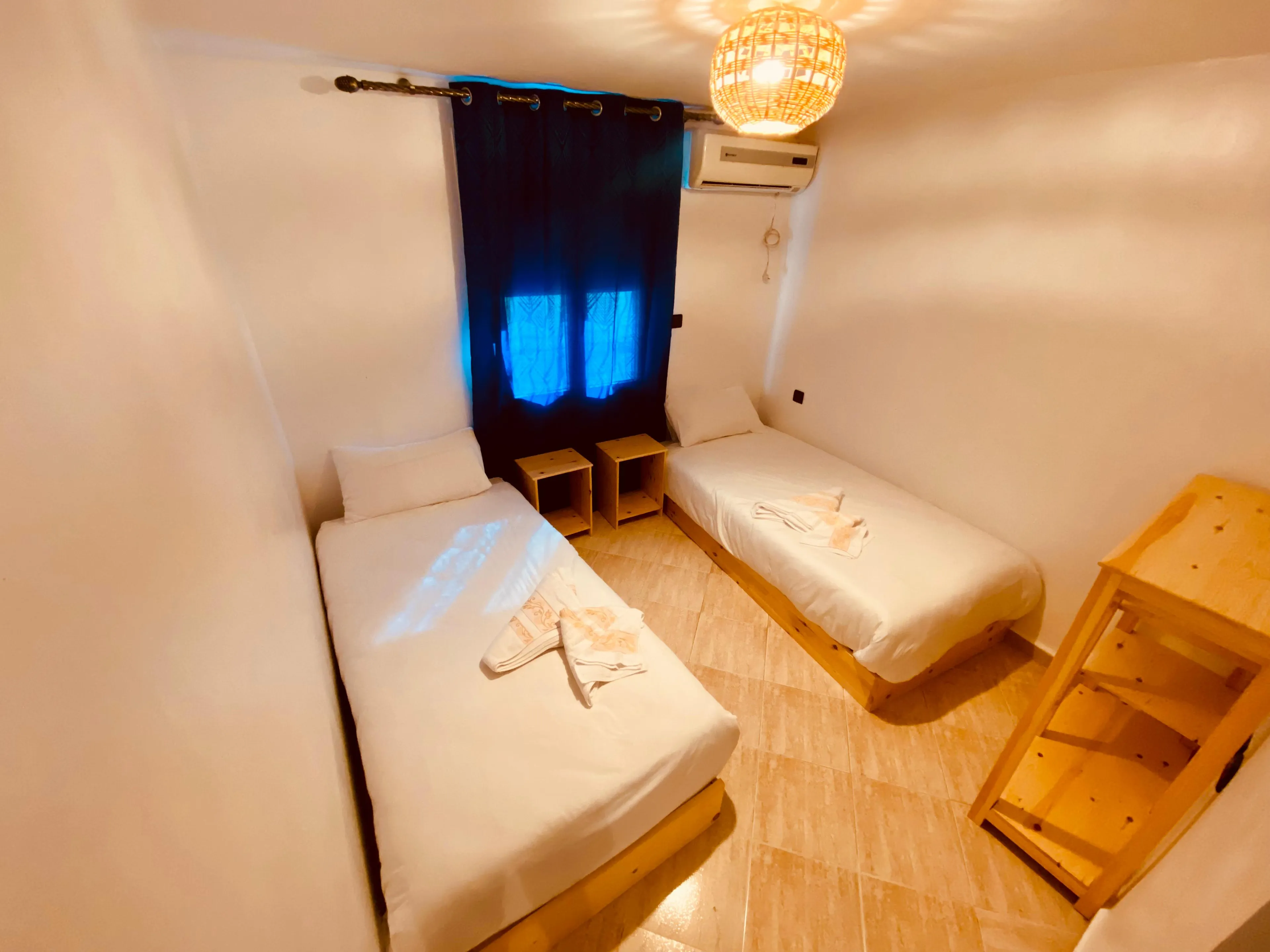 Zweibettzimmer mit eigenem Bad - 1