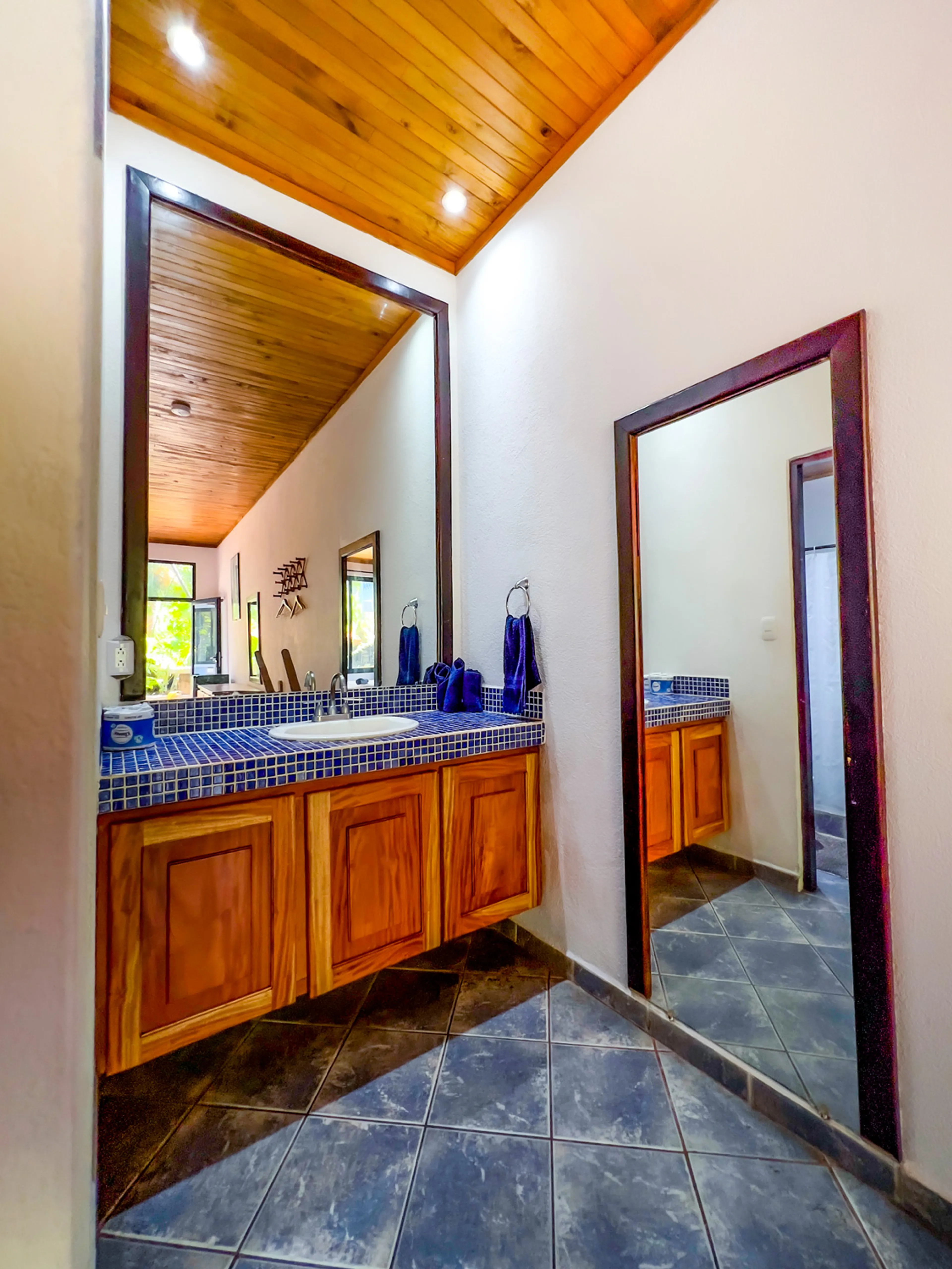 Courtyard Room - 4