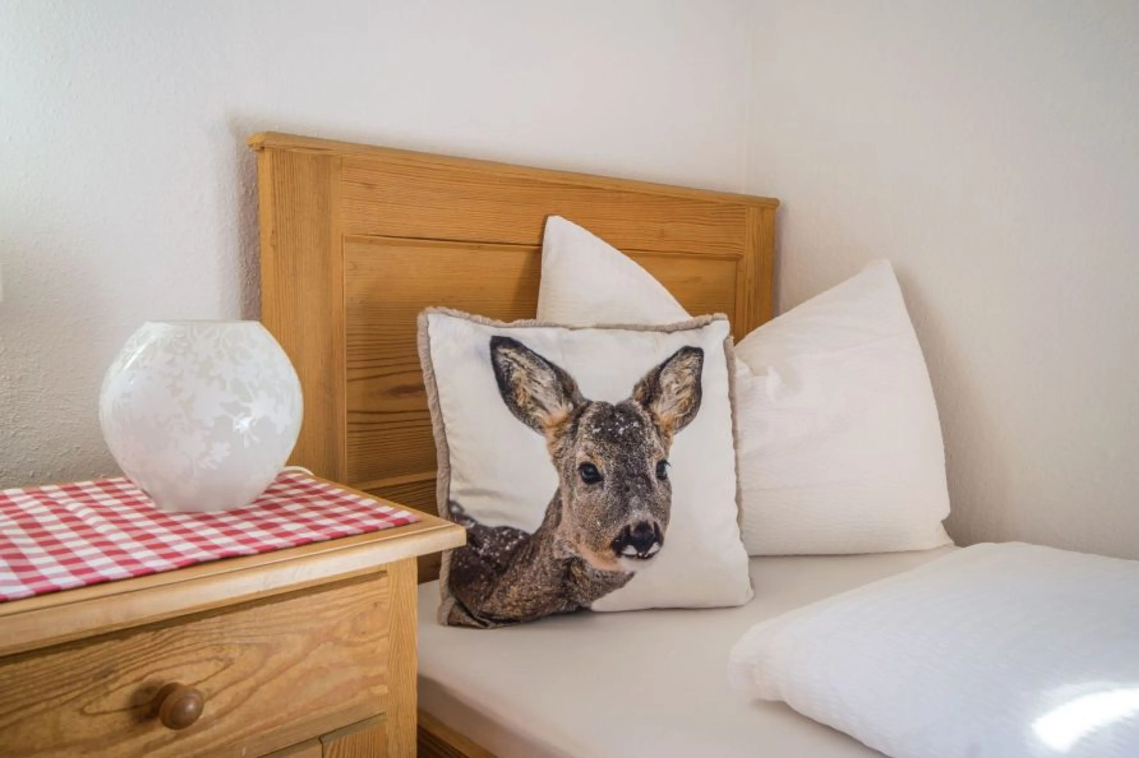 Doppelzimmer mit geteiltem Bad, neu renoviert - 4