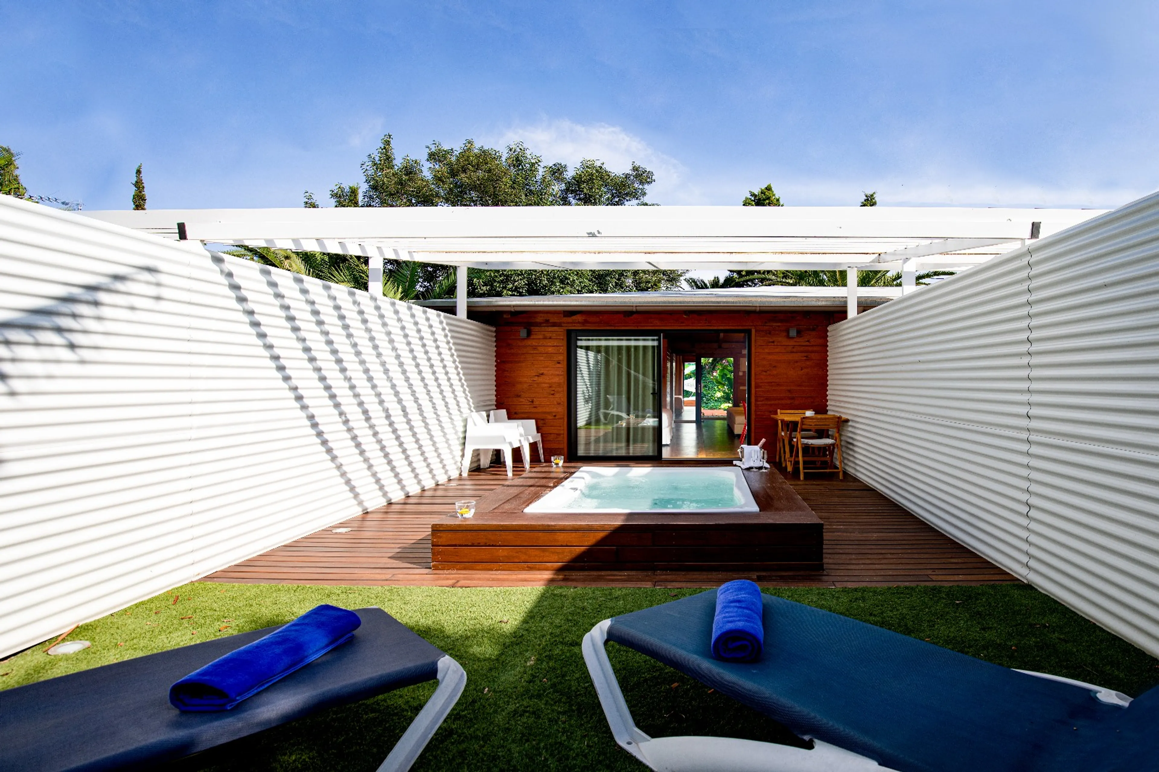 Zimmer mit Terrasse und Whirlpool im Hotel - 7