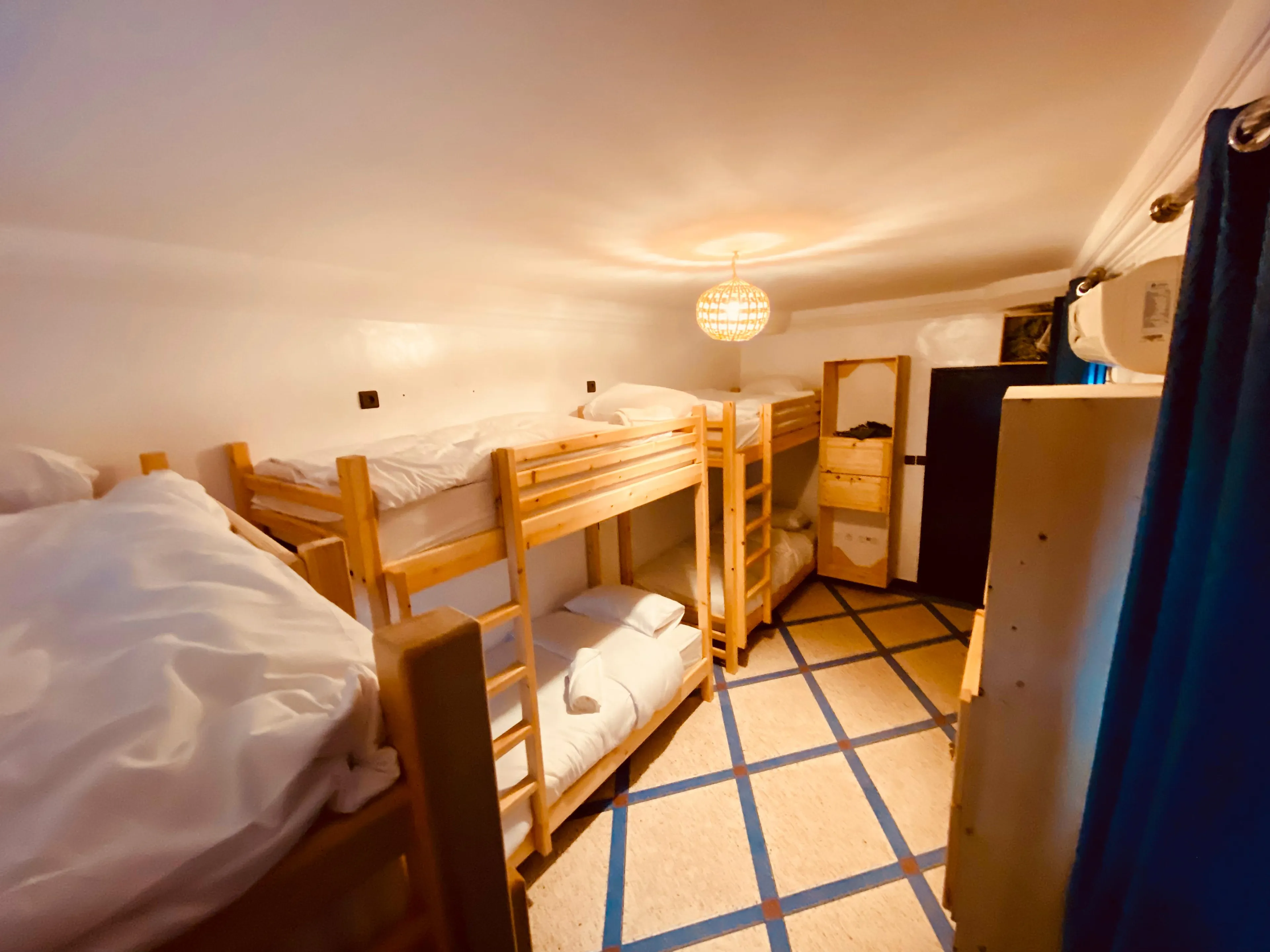 6-Bett-Schlafsaal mit geteiltem Bad - 2