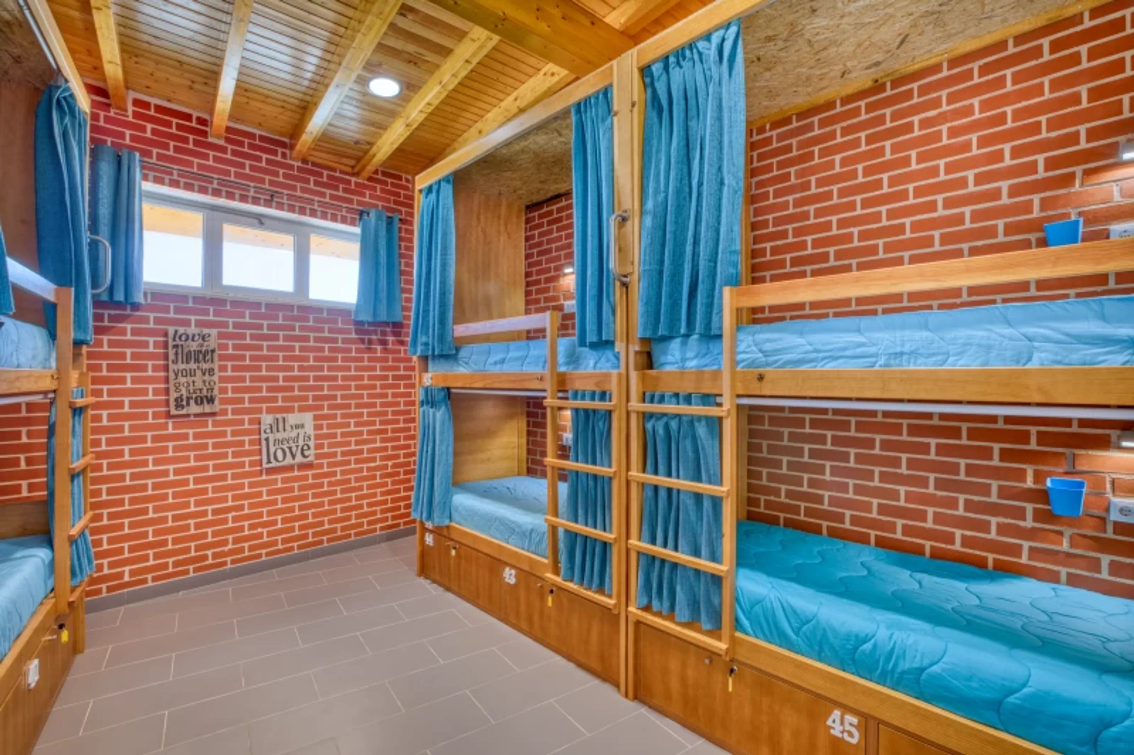 Geteilte Zimmer für Schüler:innen - 4