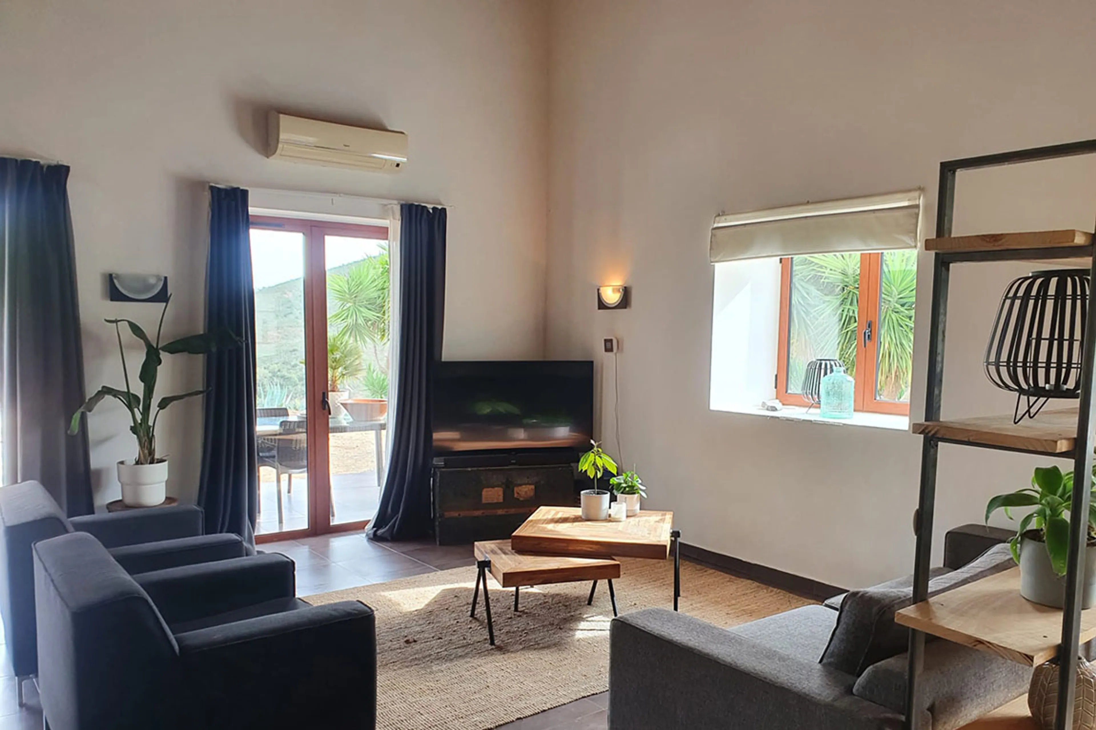 Privates Zimmer in der Villa mit geteiltem Badezimmer - 5