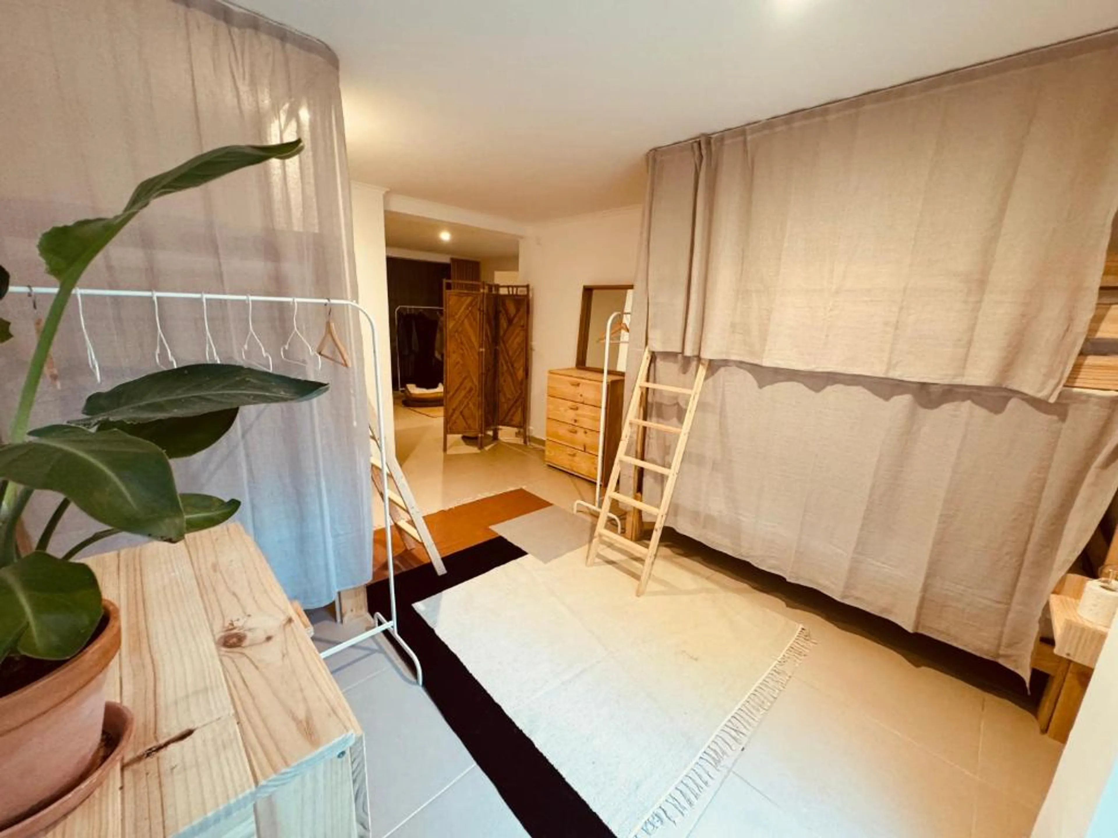 Geteiltes 6er-Zimmer - 2