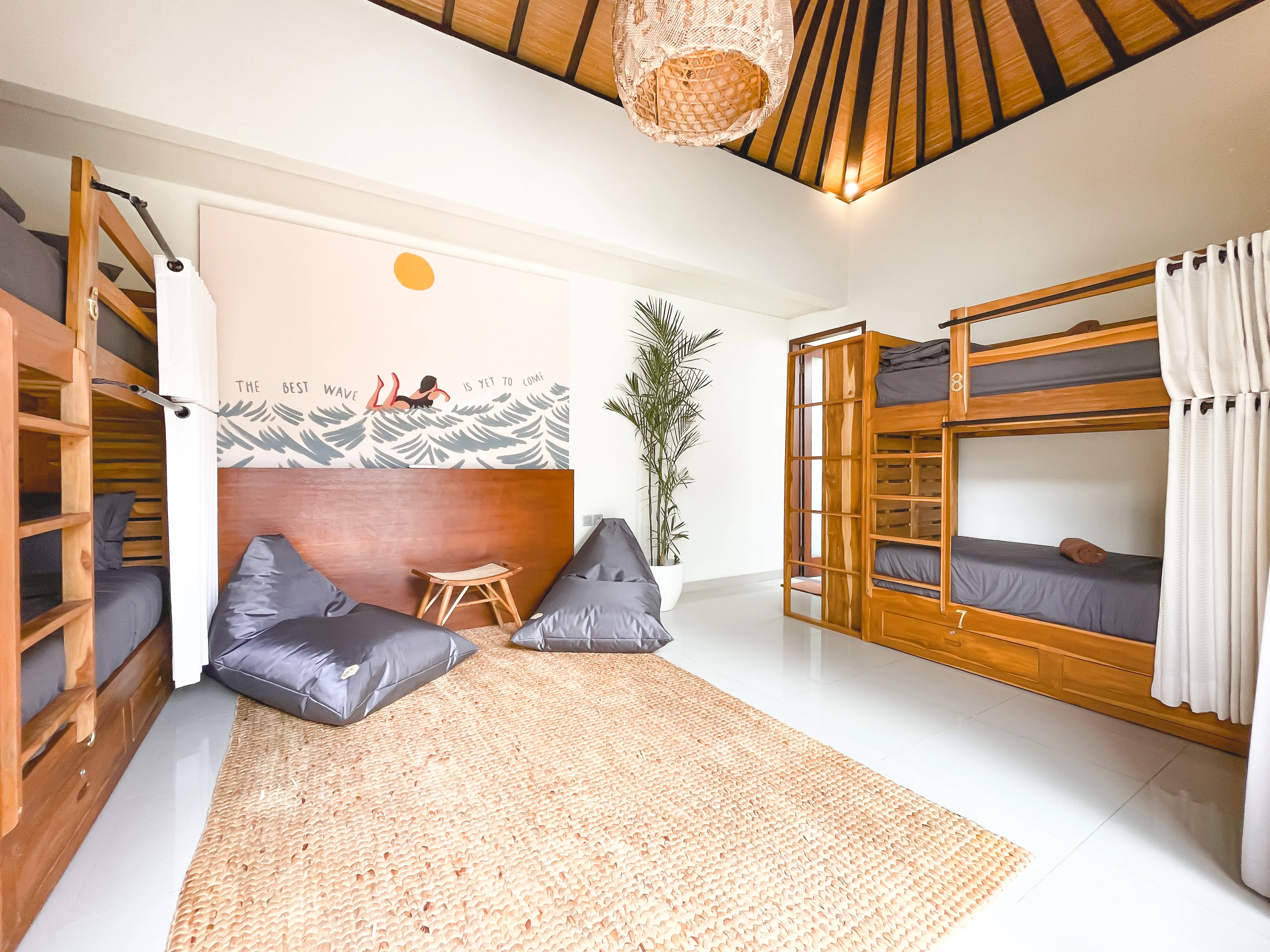 Dorm-Villa mit Pool - 12