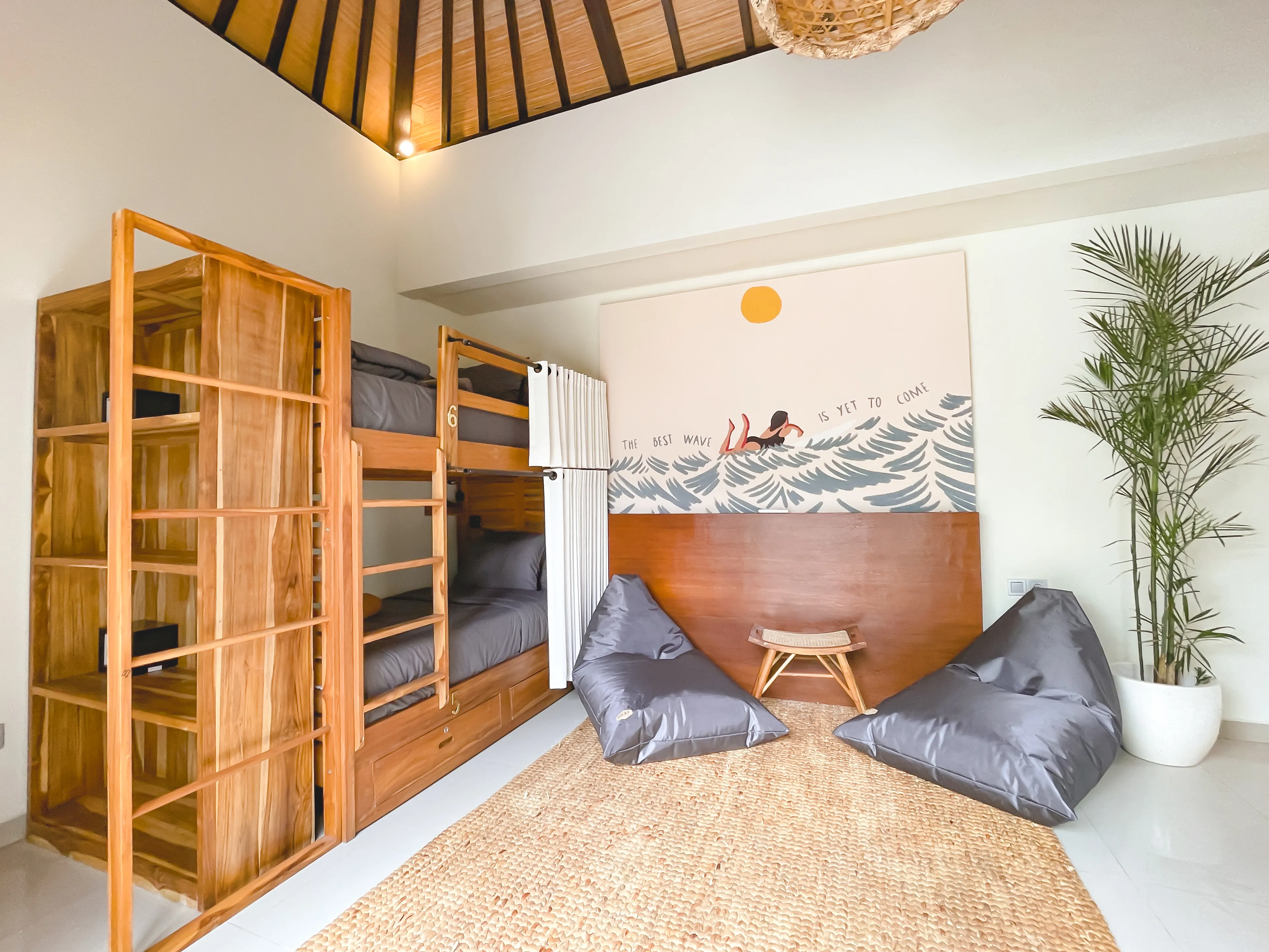Dorm-Villa mit Pool - 2
