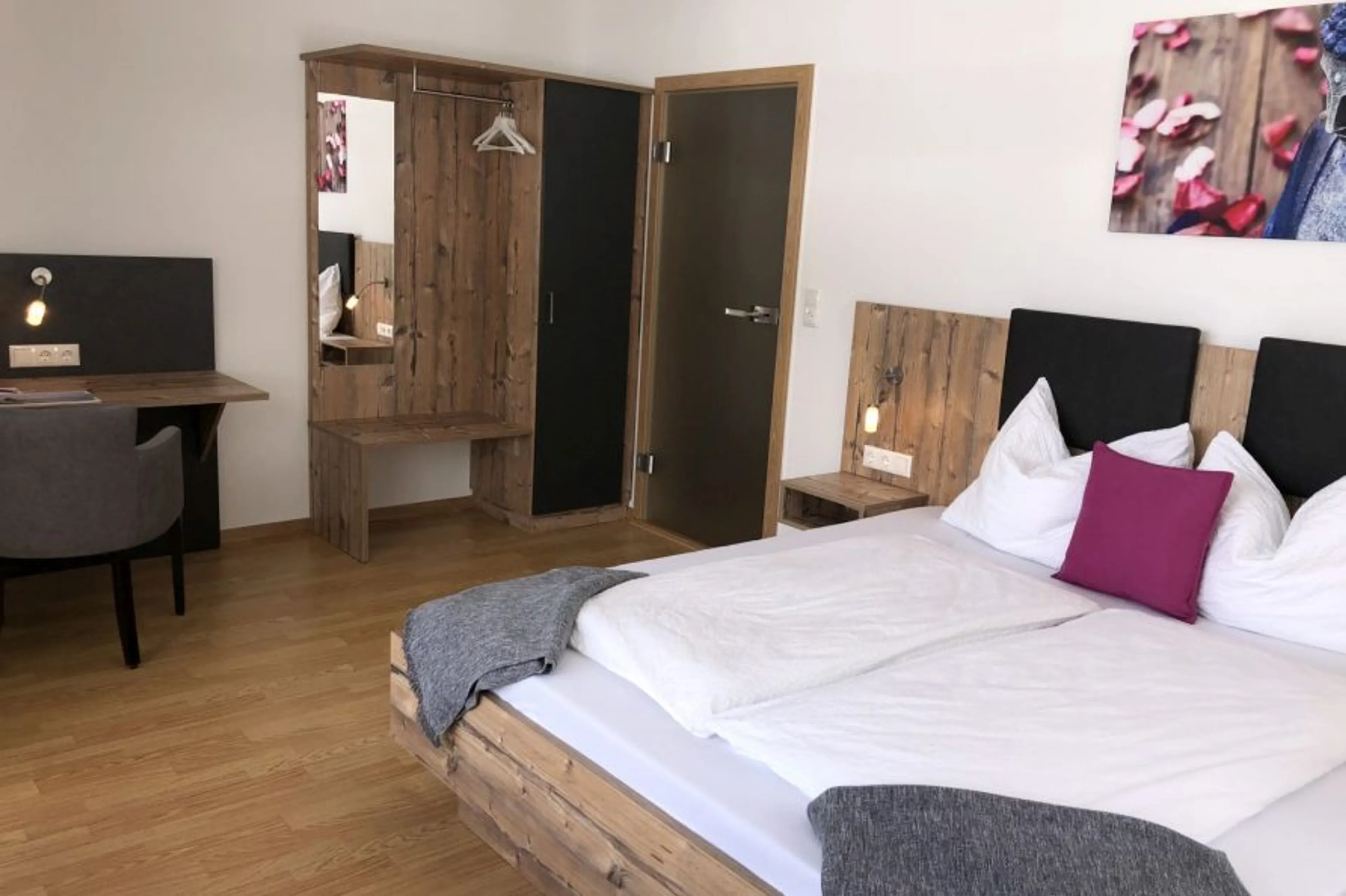 Doppelzimmer mit eigenem Bad, neu renoviert - 1