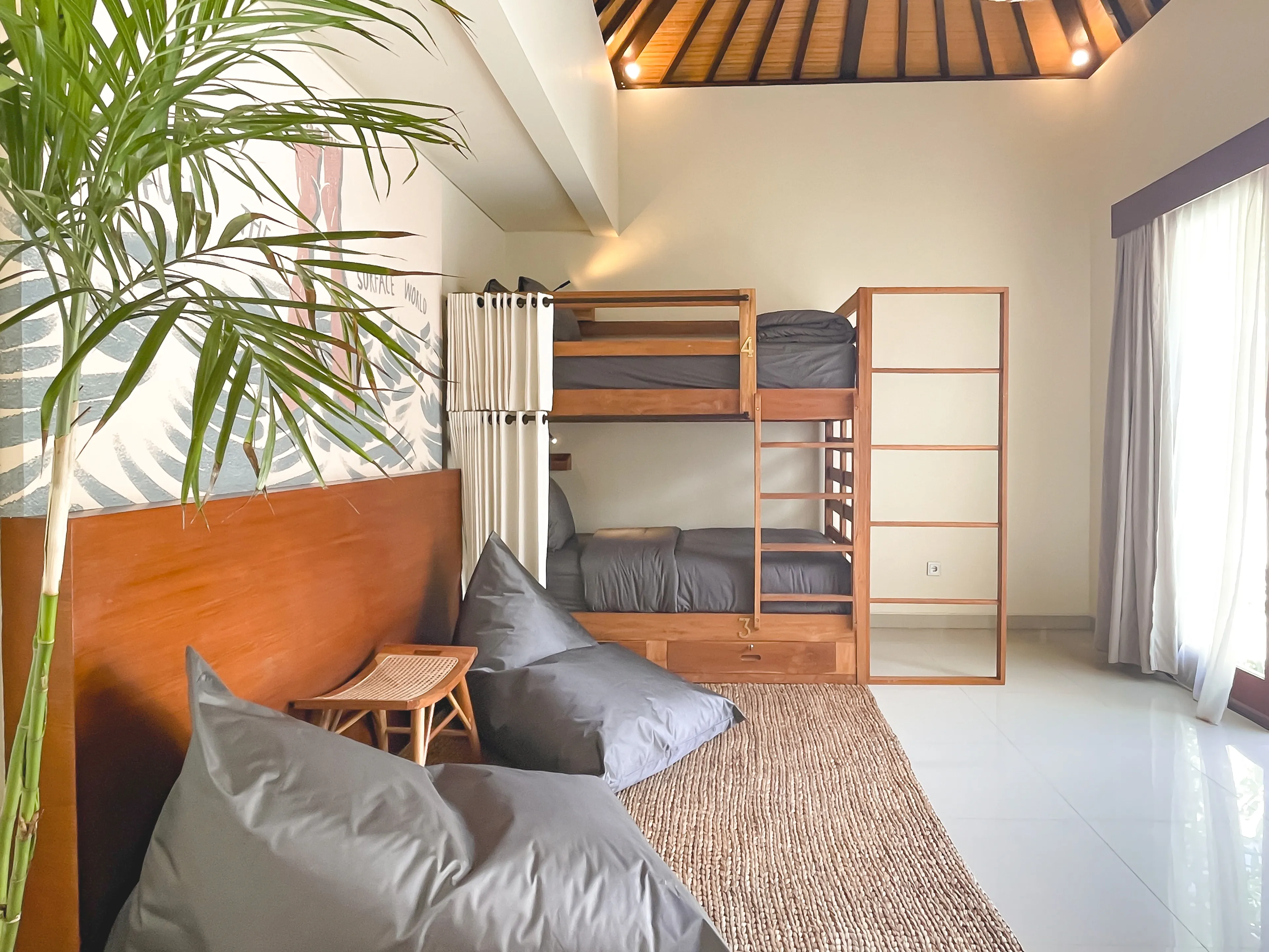Dorm-Villa mit Pool - 21