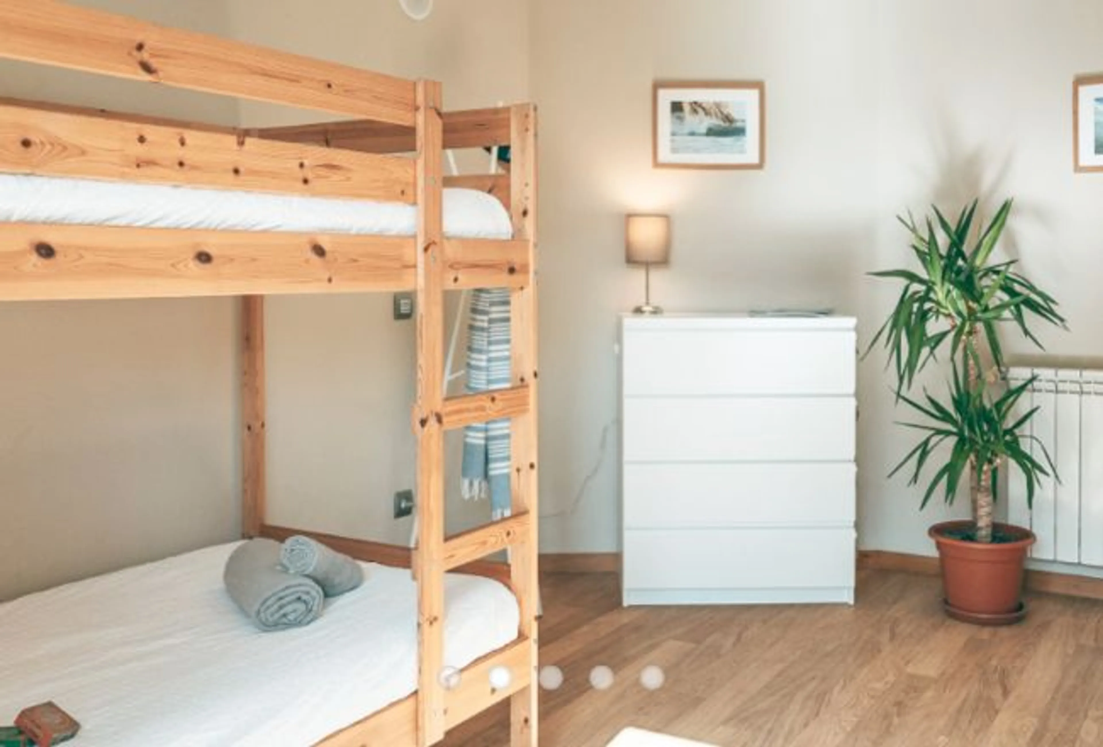 Geteiltes 4-Bettzimmer mit privatem Bad - 1