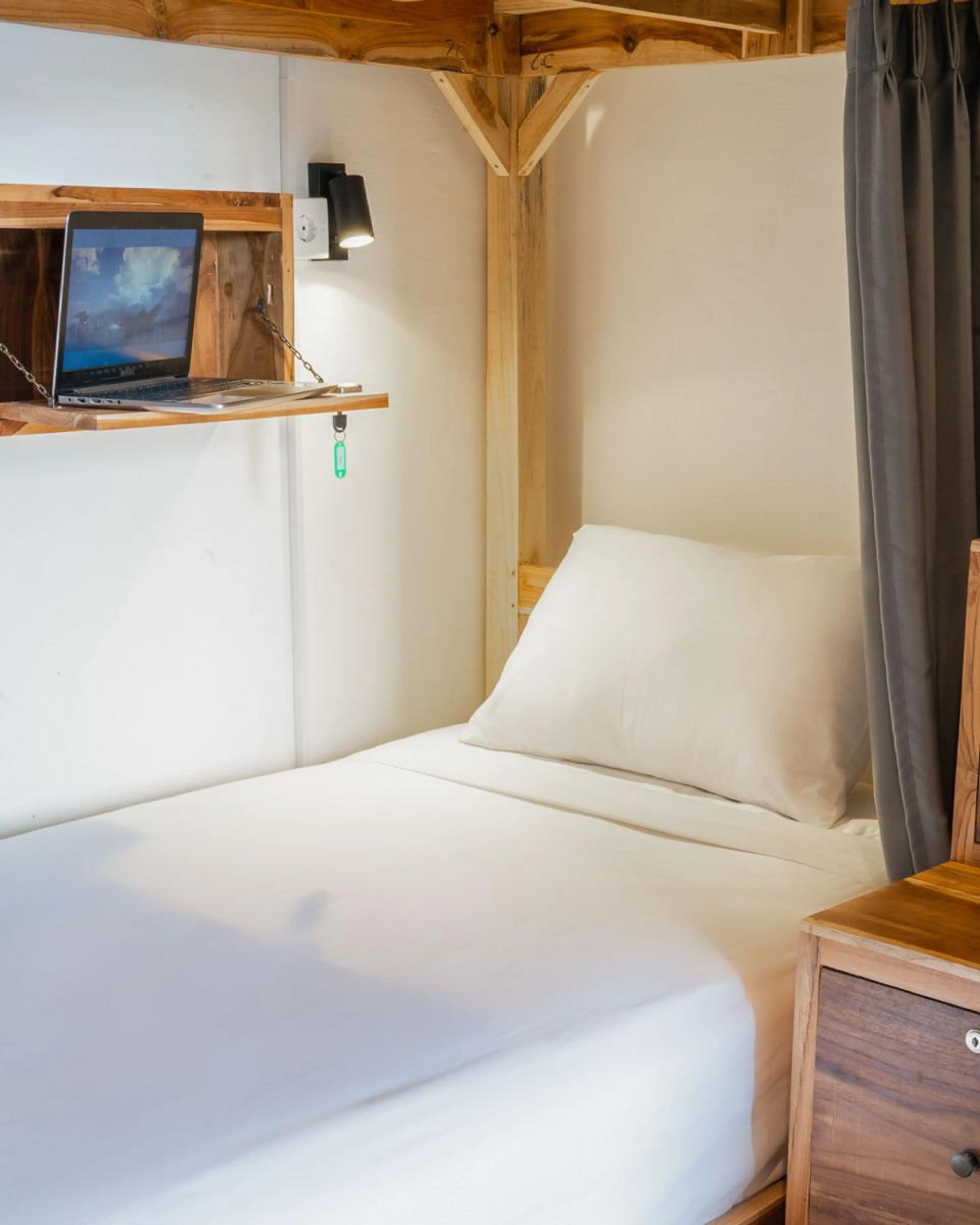 Bett im gemischten 6er-Mehrbettzimmer - 3