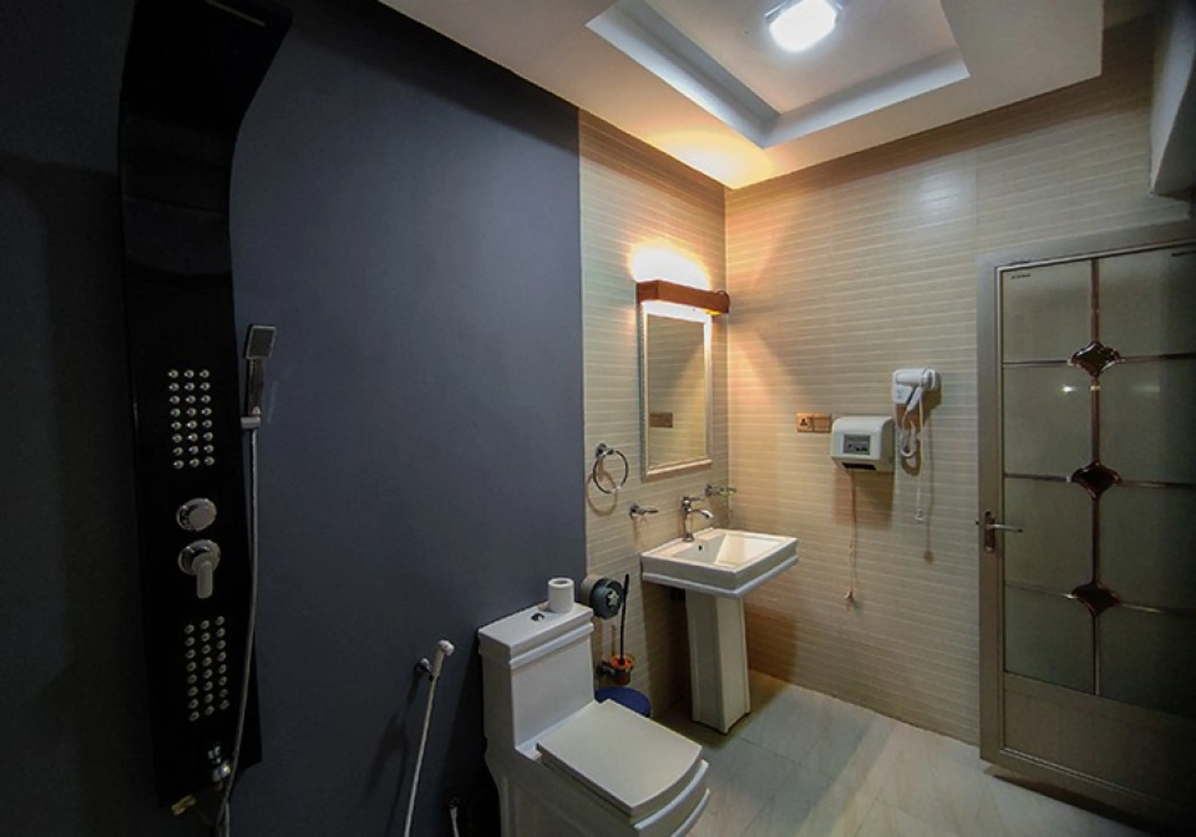 Privates Doppelzimmer am Pool - 2
