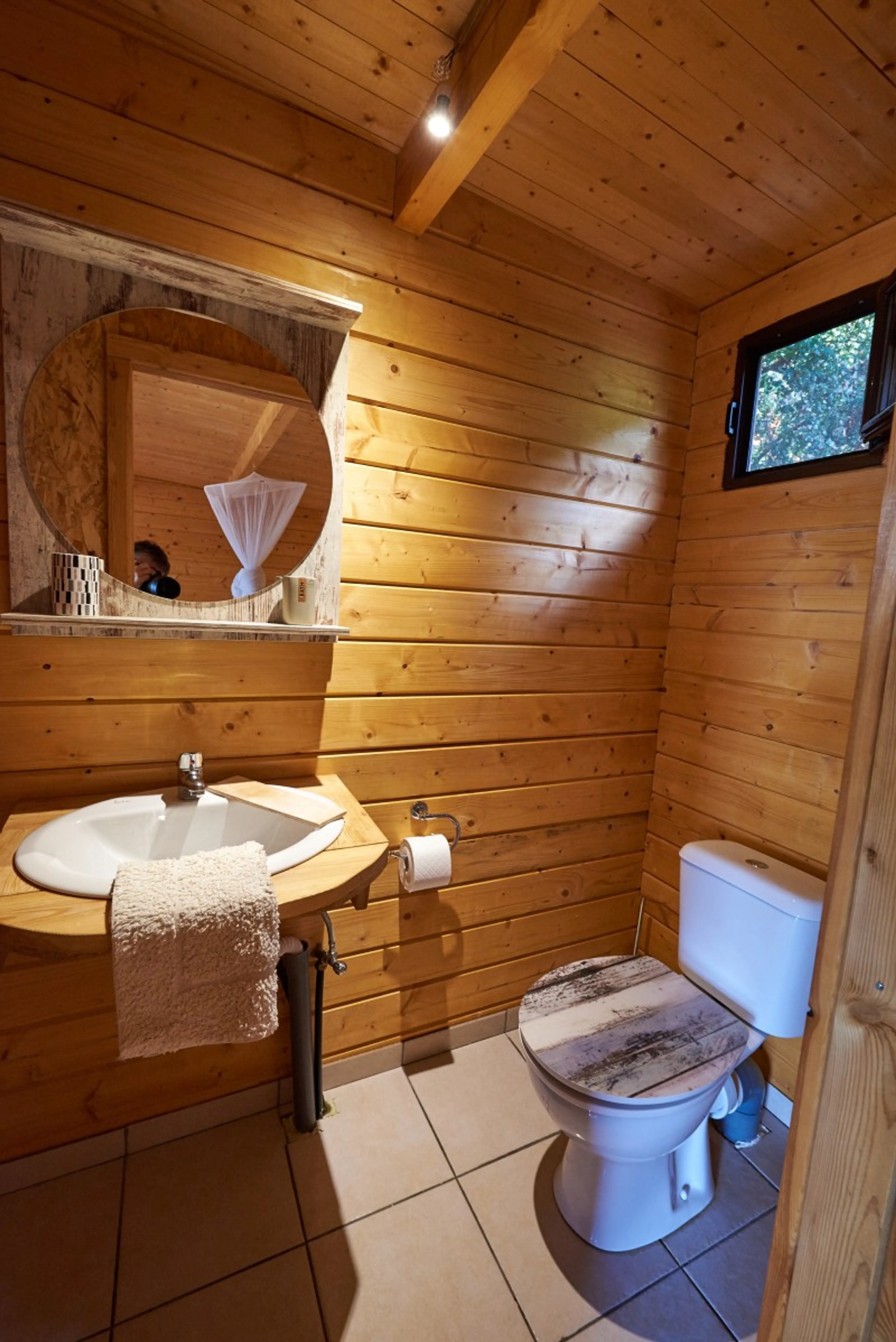 Geteilte Holz Lodge - 3