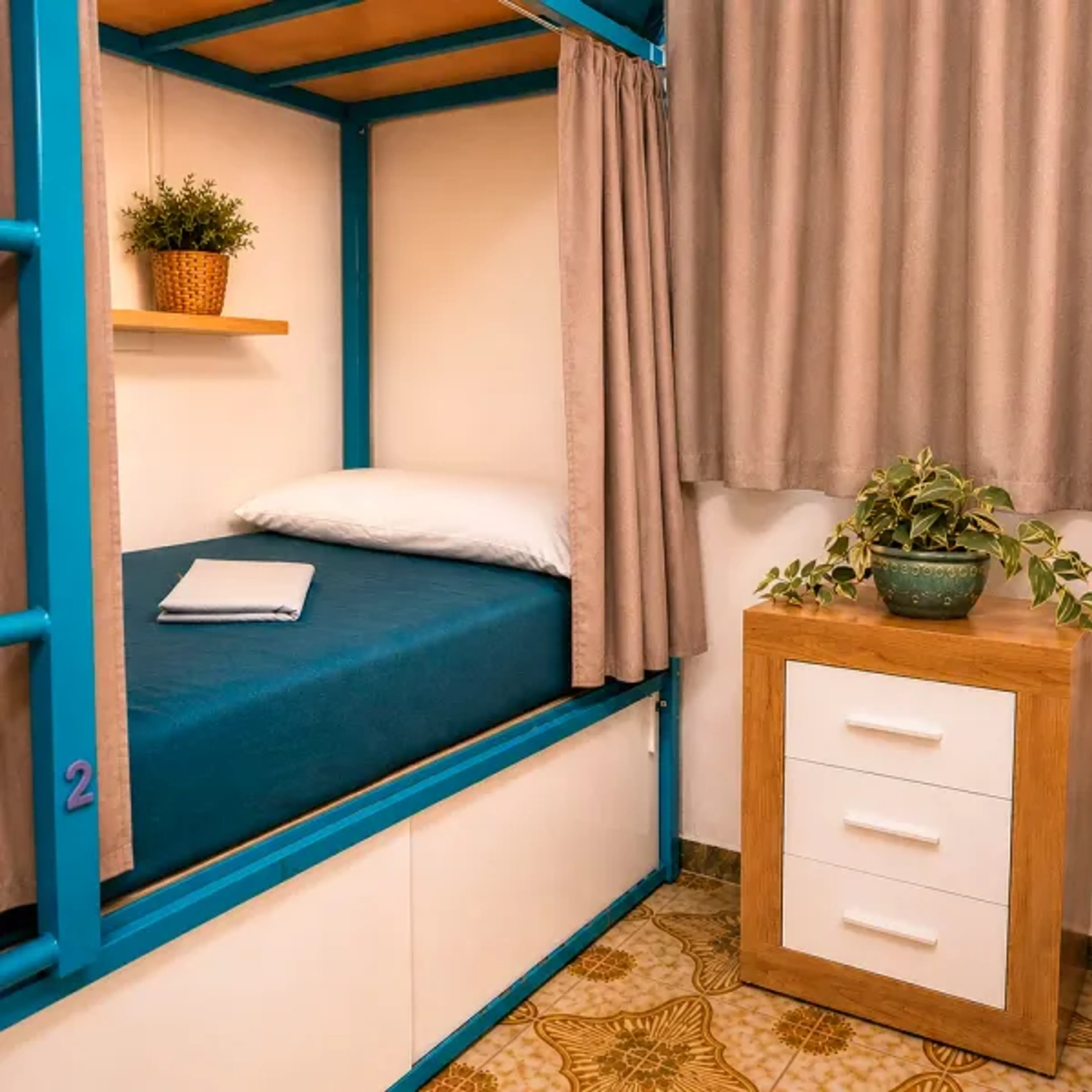 Bett im gemischten 4er-Mehrbettzimmer - 1