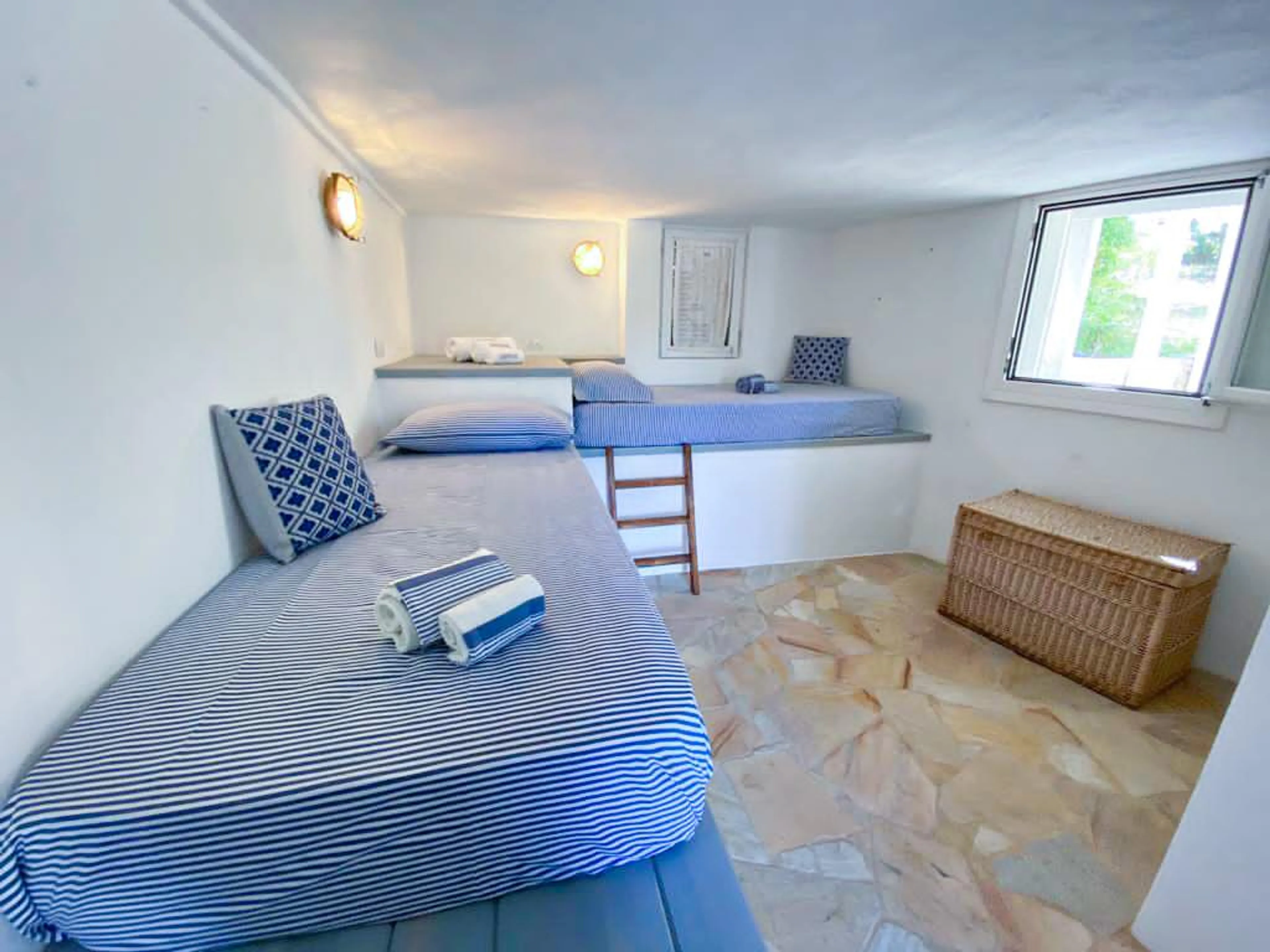 Villa 2 - Zweibettzimmer mit Gemeinschaftsbad - 1