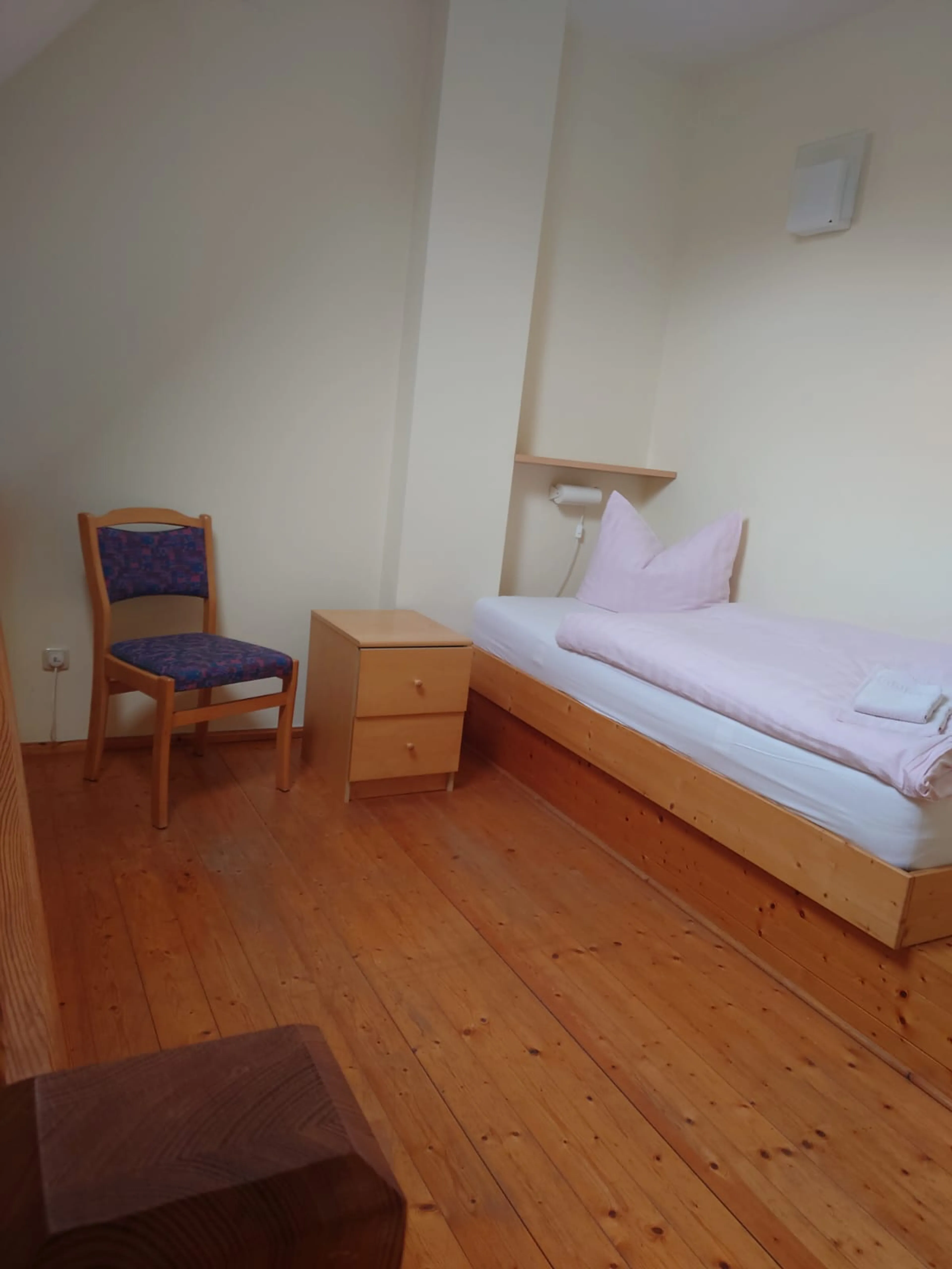 Privates Zimmer im Kloster Donndorf - 1