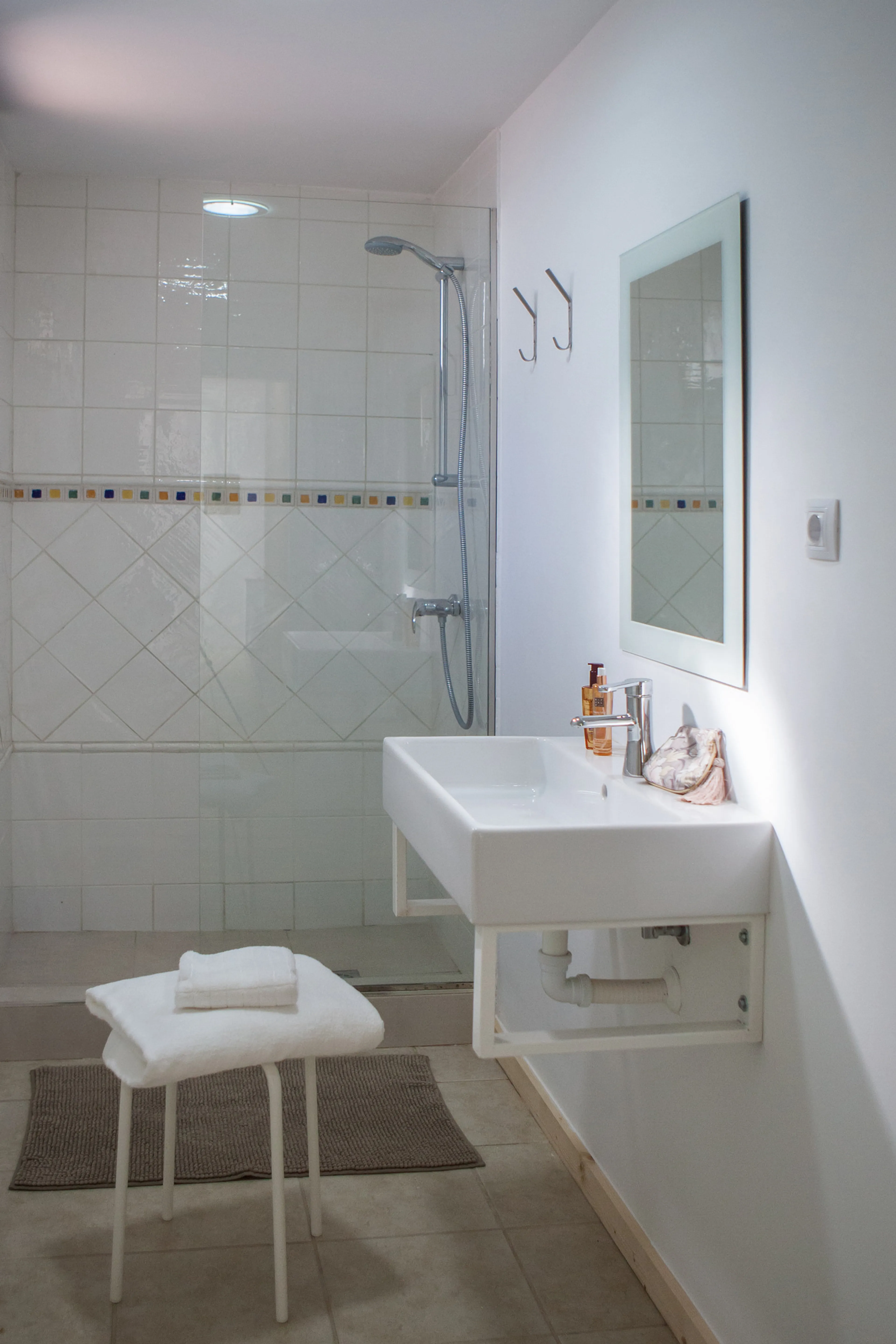 Standard-Doppelzimmer mit zwei Betten und Gemeinschaftsbad - 2