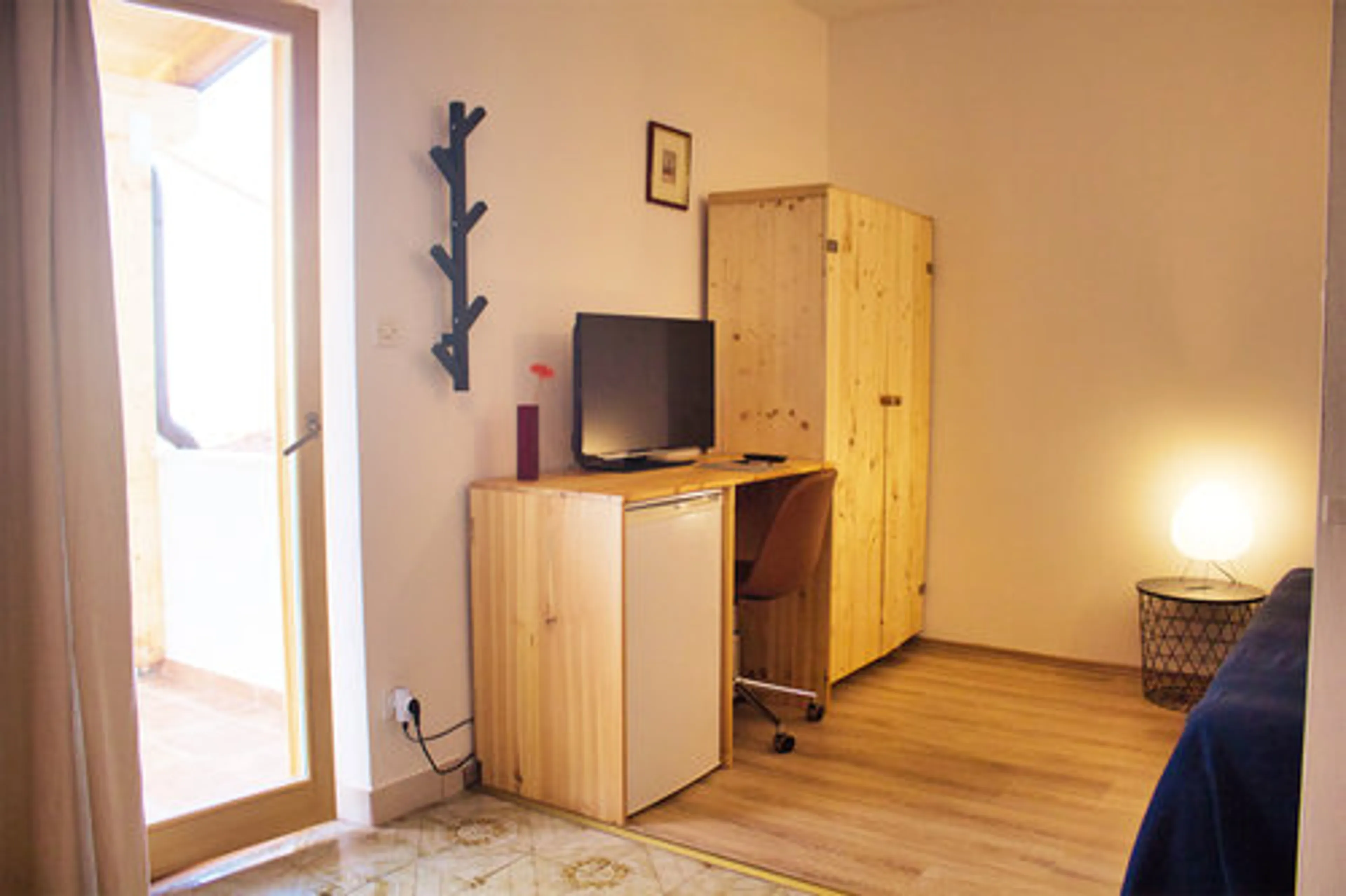 EARTH-ROOM - 2