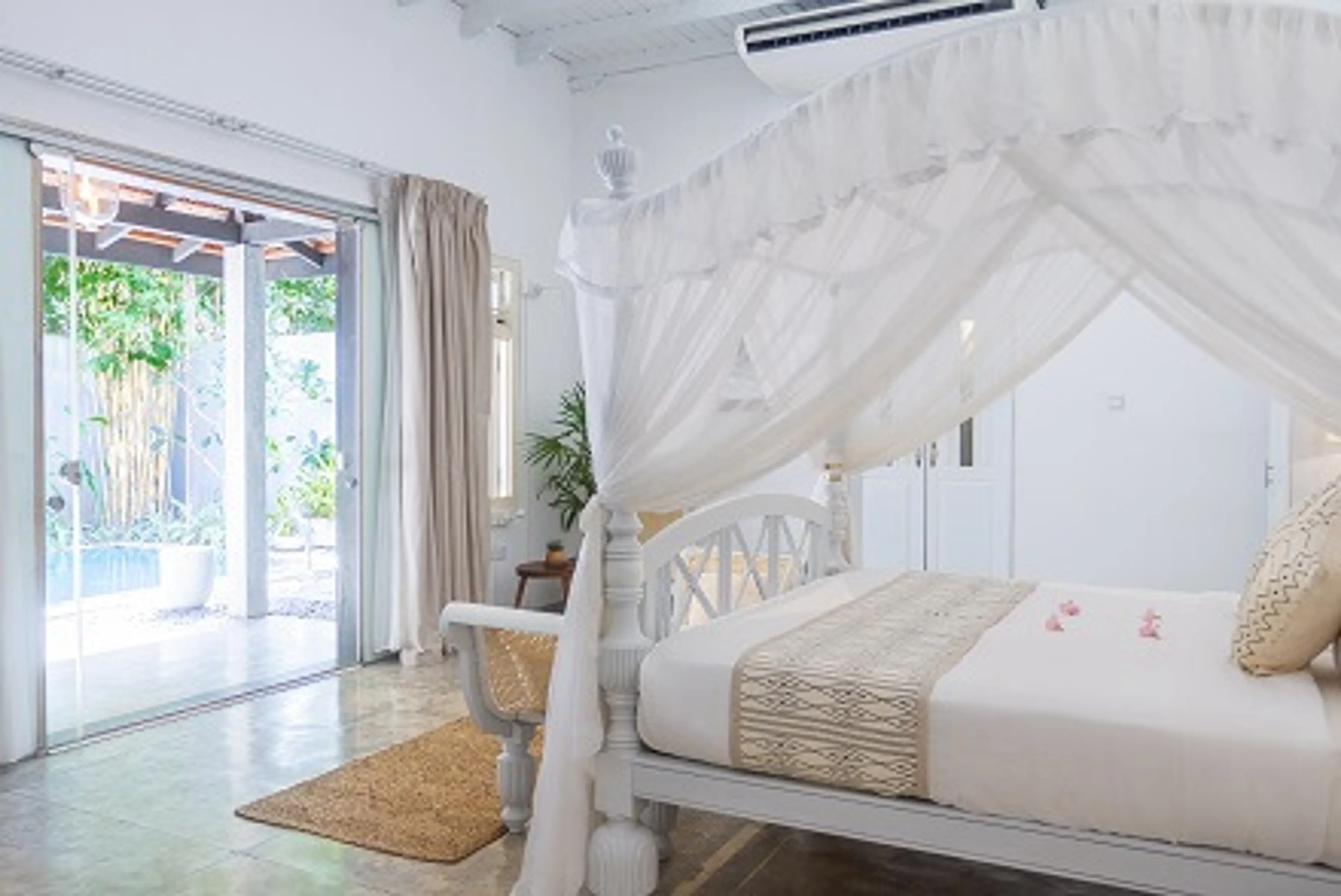 Deluxe Pool Suite - 2