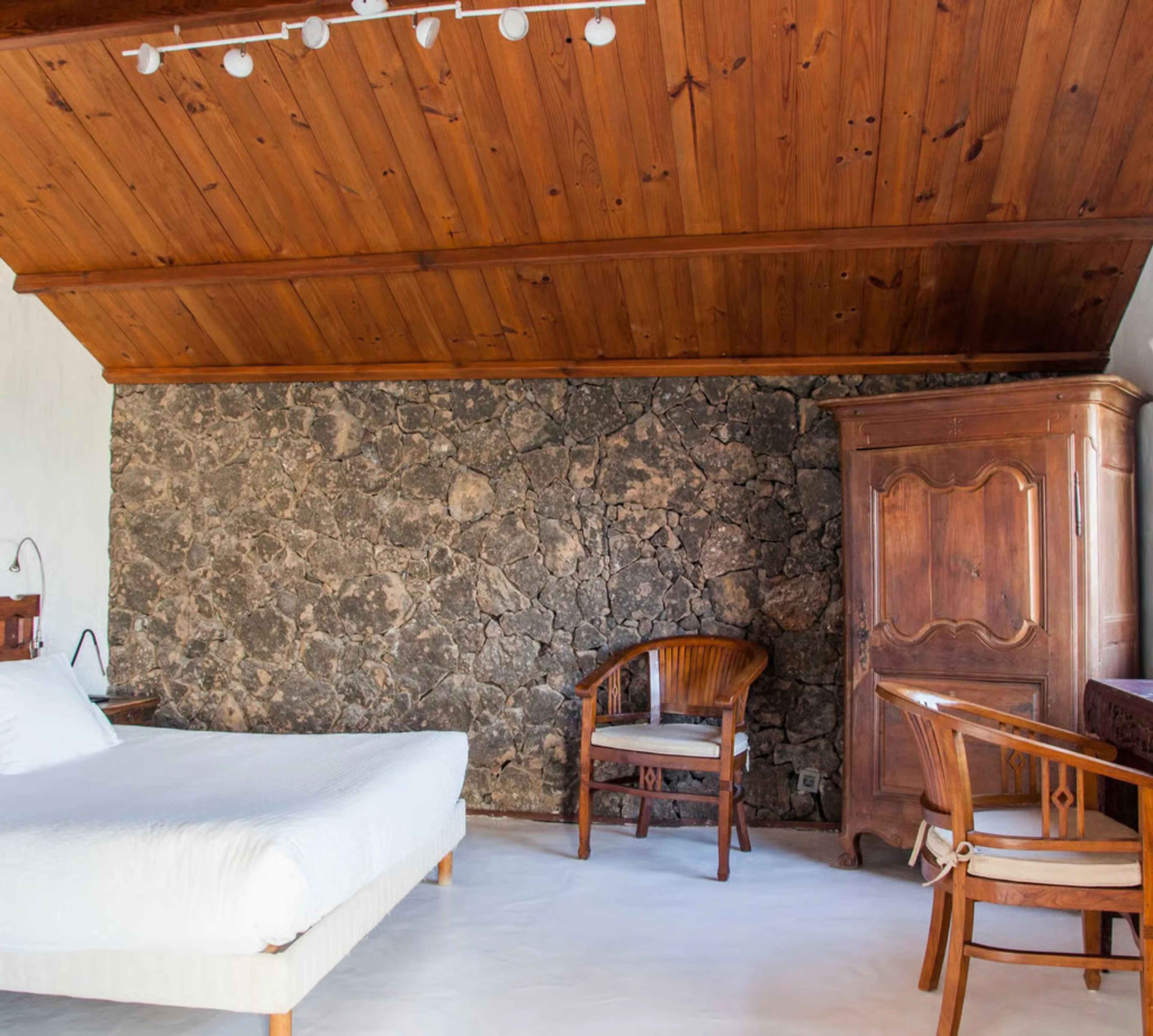 Bett im geteilten Zimmer mit eigenem Bad - 1