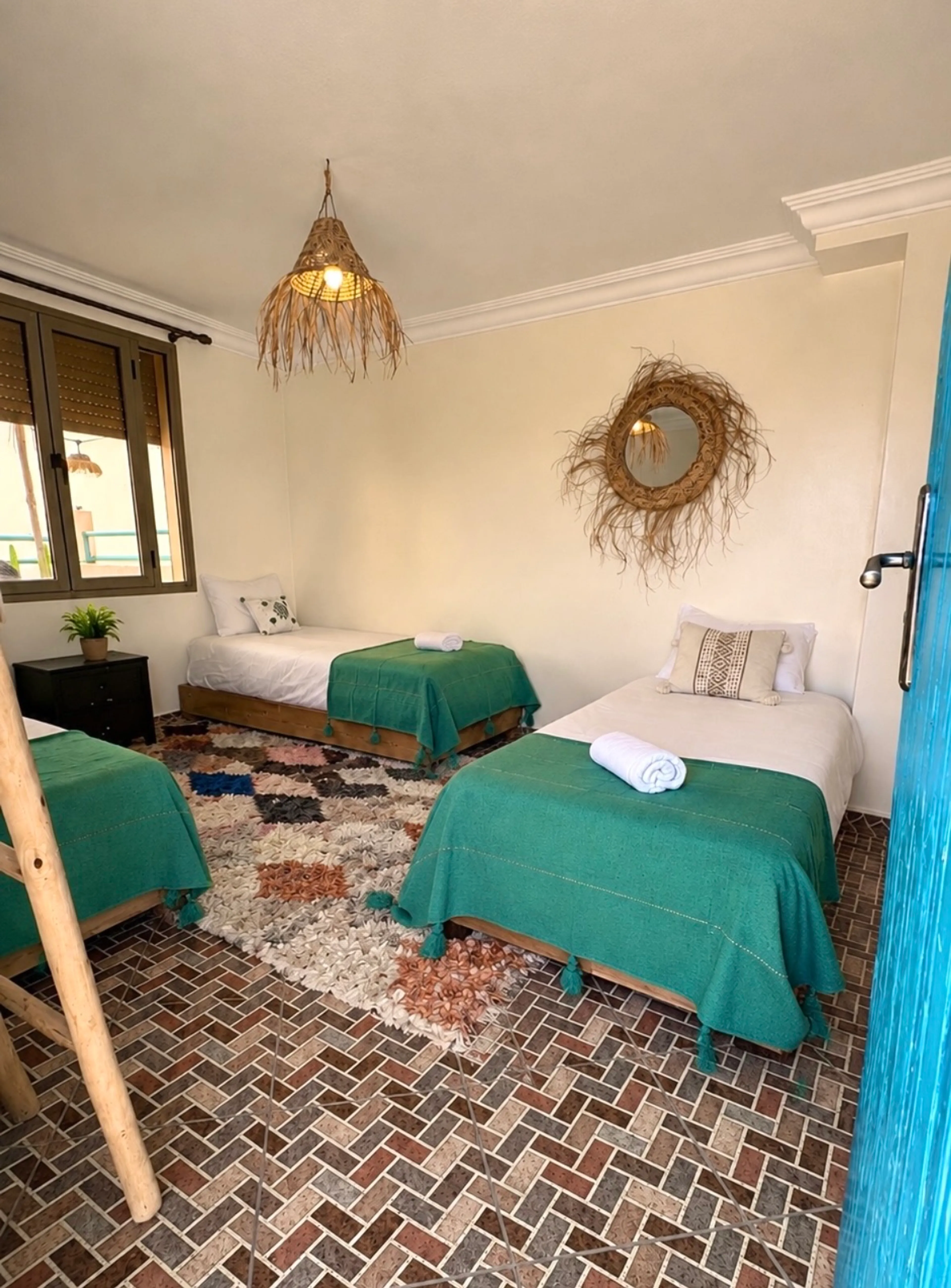 Geteiltes Dreibettzimmer mit Bad - 5