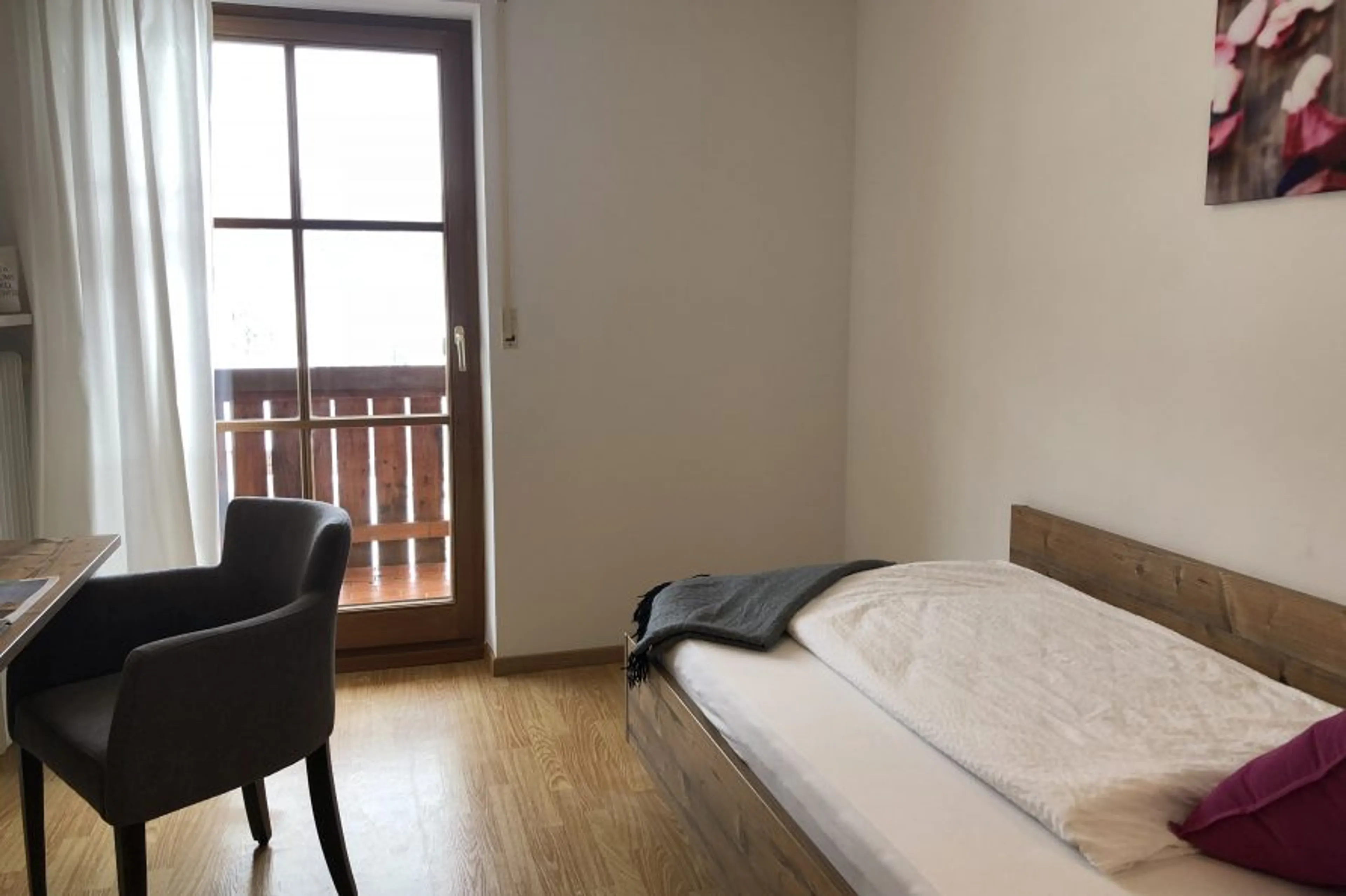 Einzelzimmer mit eigenem Bad (am Flur) neu renoviert, mit Balkon - 2