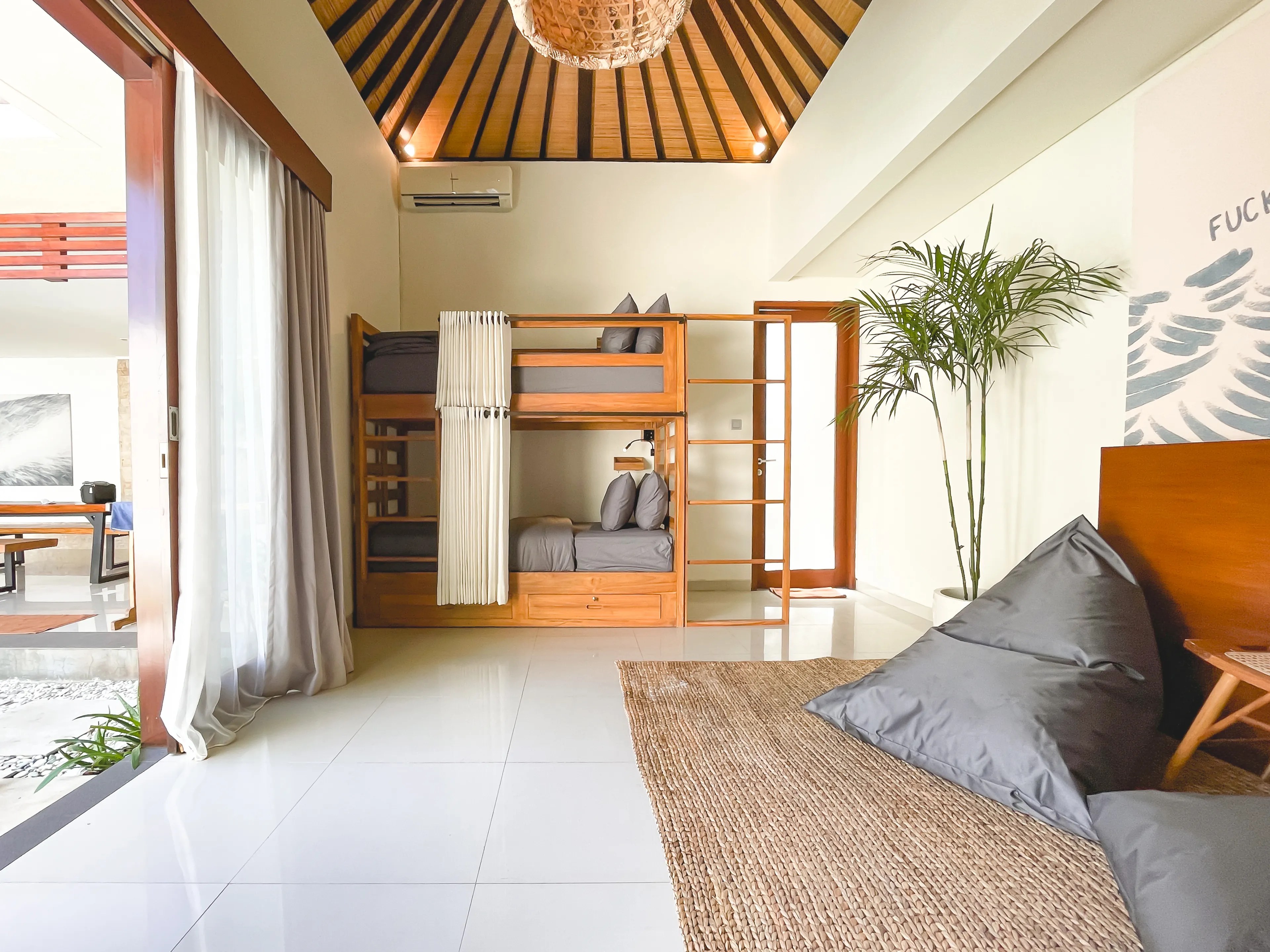 Dorm-Villa mit Pool - 5