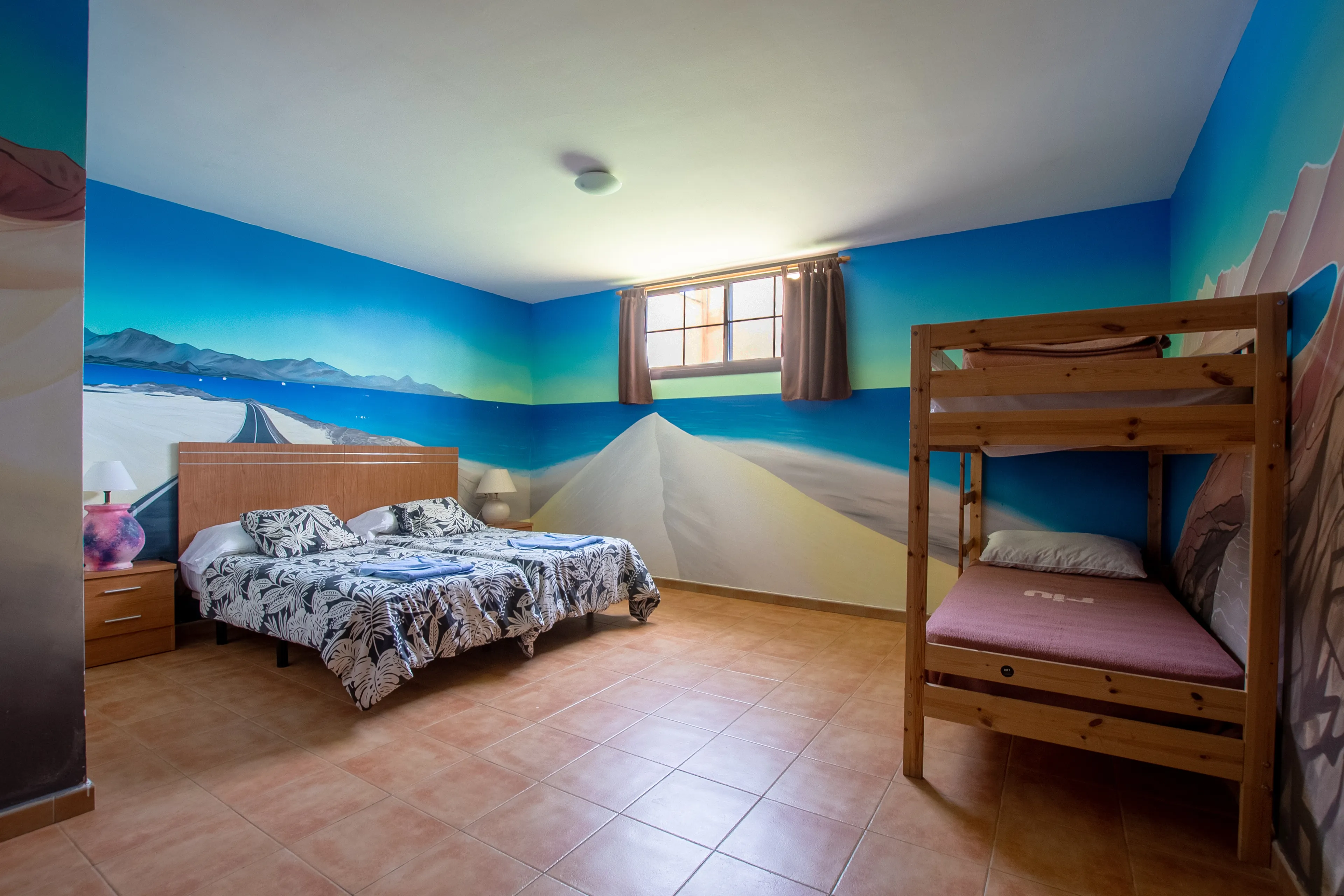 Großes Zimmer (bis zu 4 Personen) mit Gemeinschaftsbad - 1