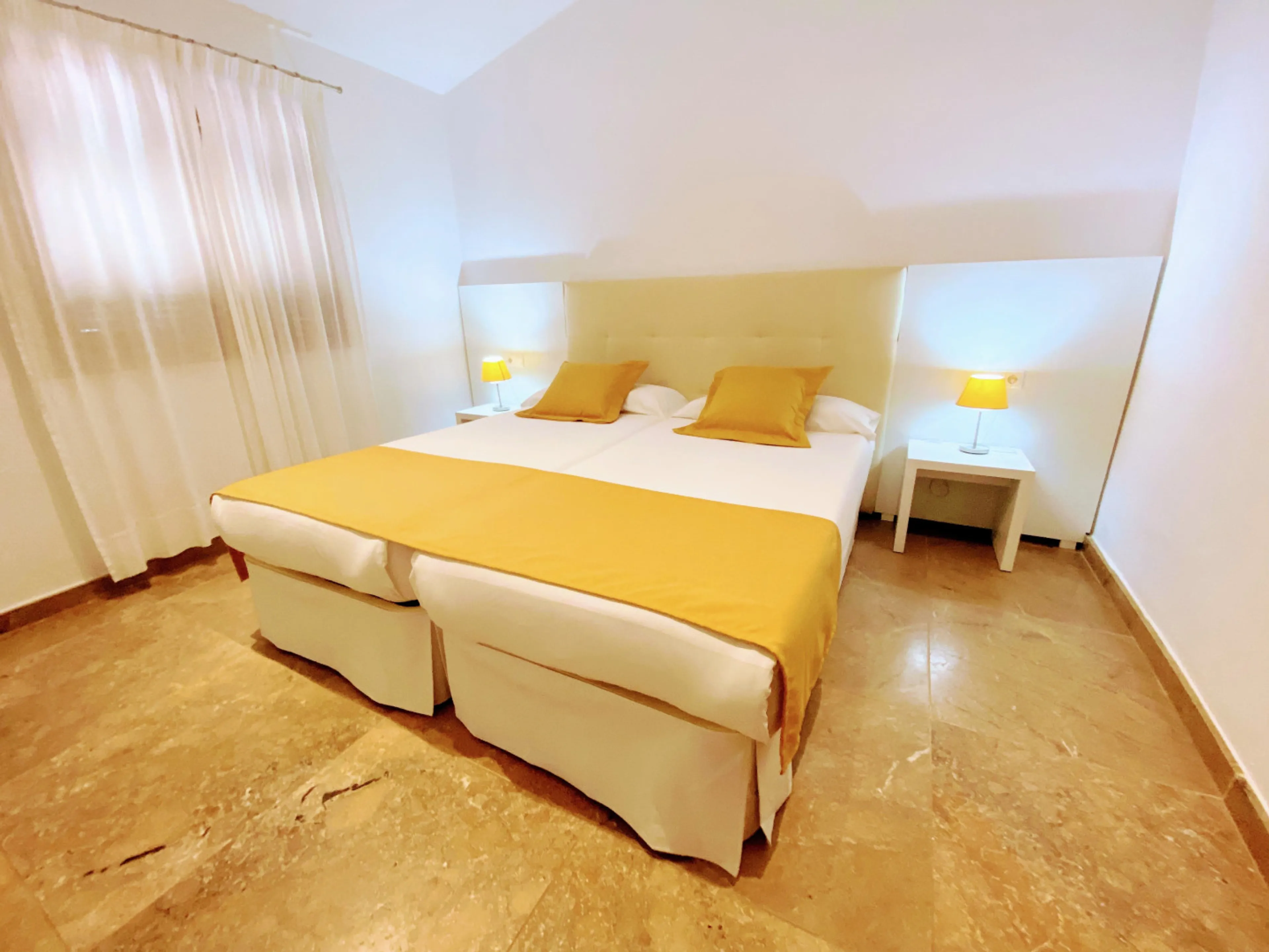 Zimmer mit eigenem Bad im geteiltem Apartment - 4