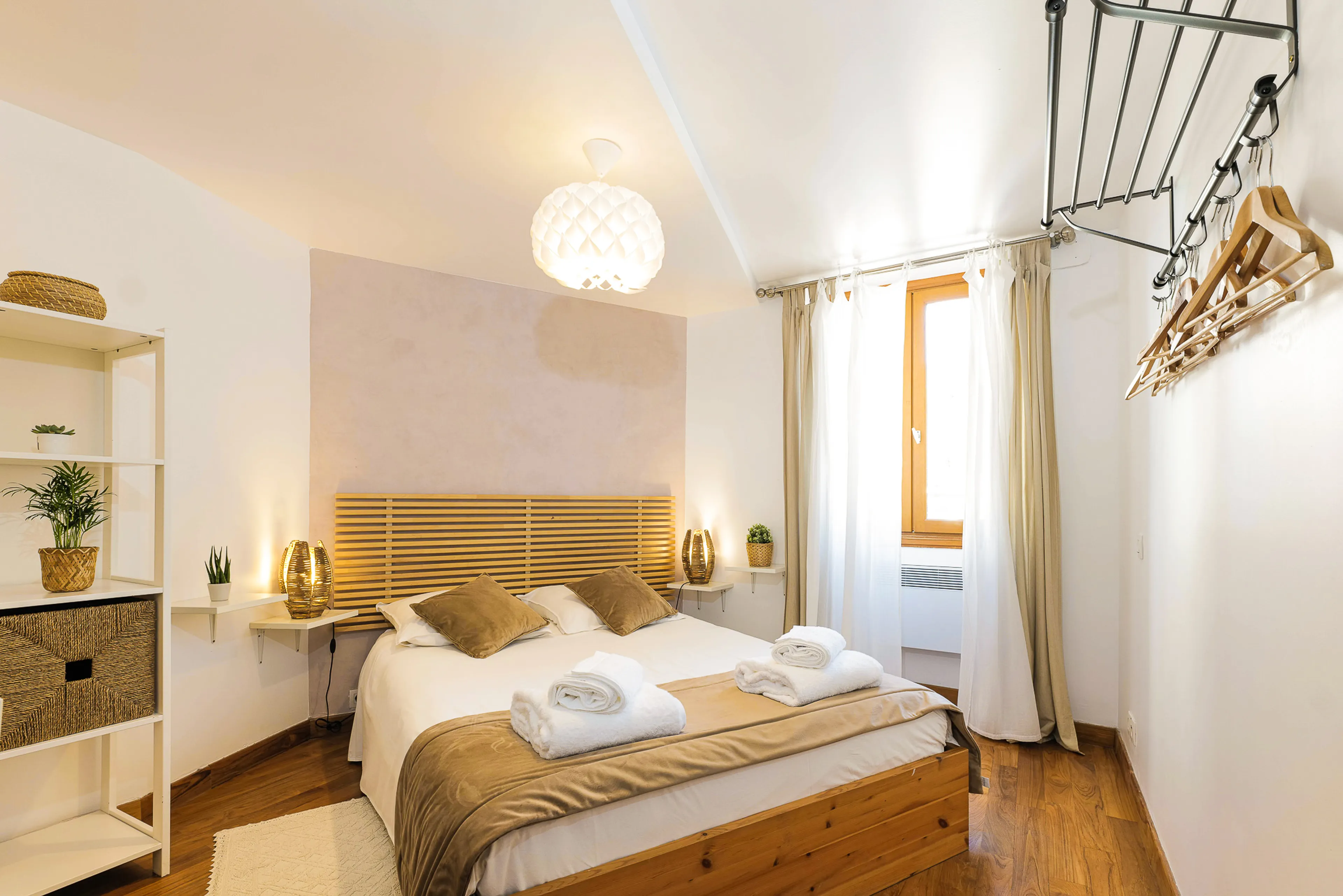 Privates Doppelzimmer mit Bergblick (ohne Balkon) - 1