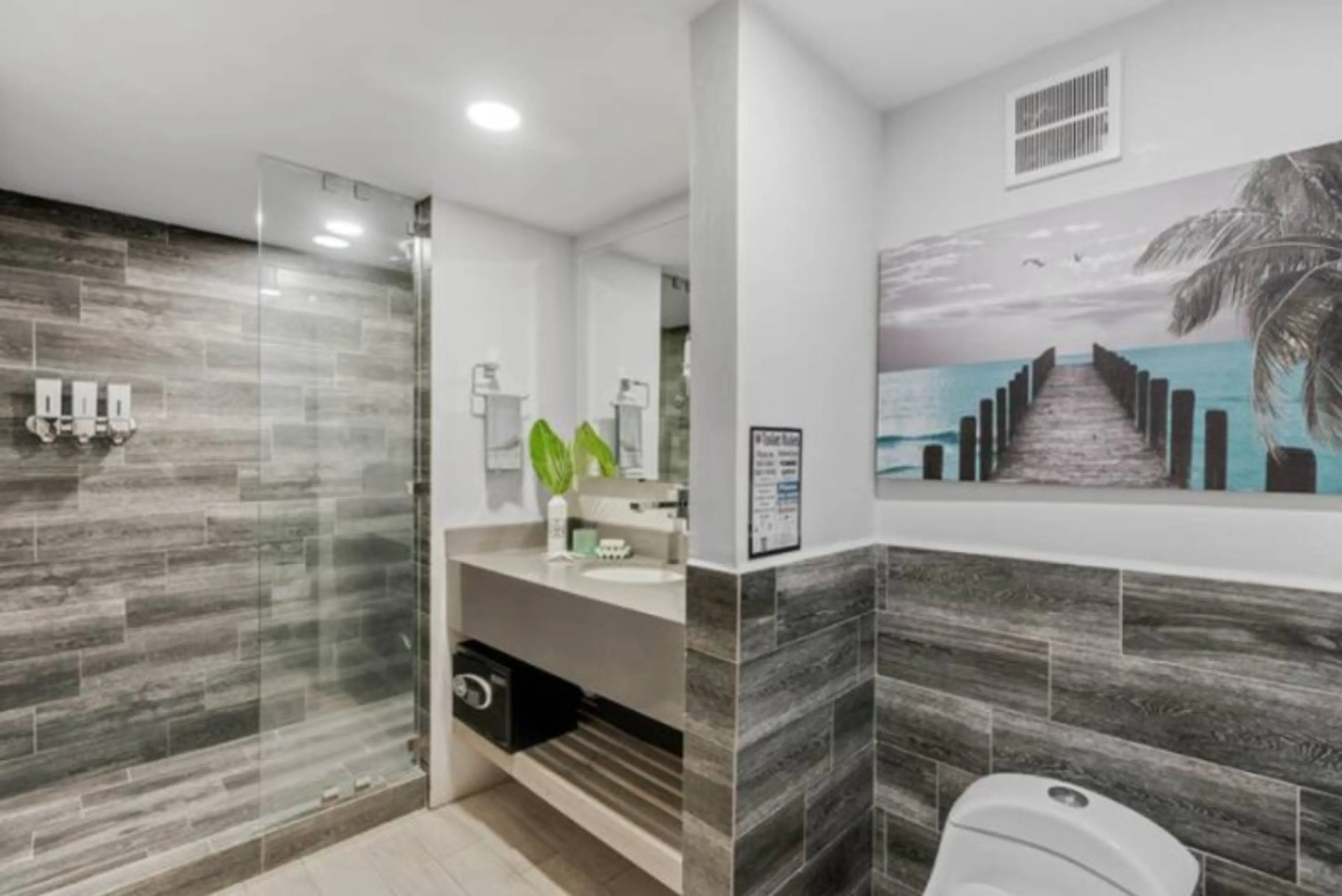 Beachfront Loft Suite - 3