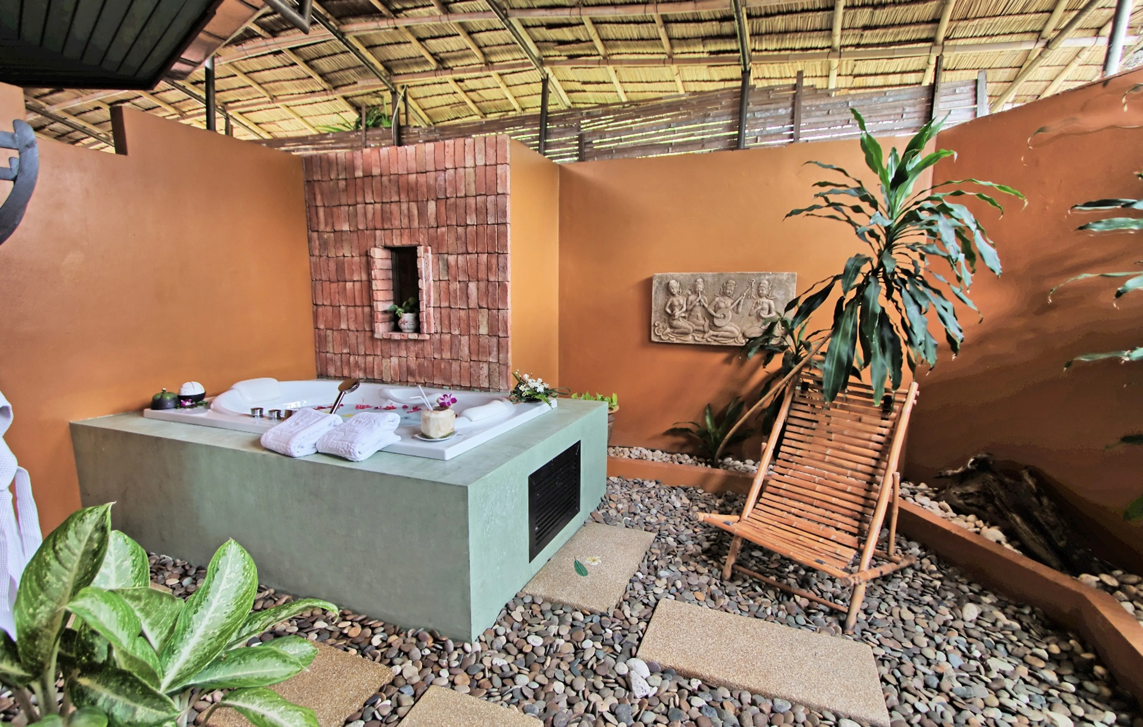 Deluxe Jacuzzi Villa - 3