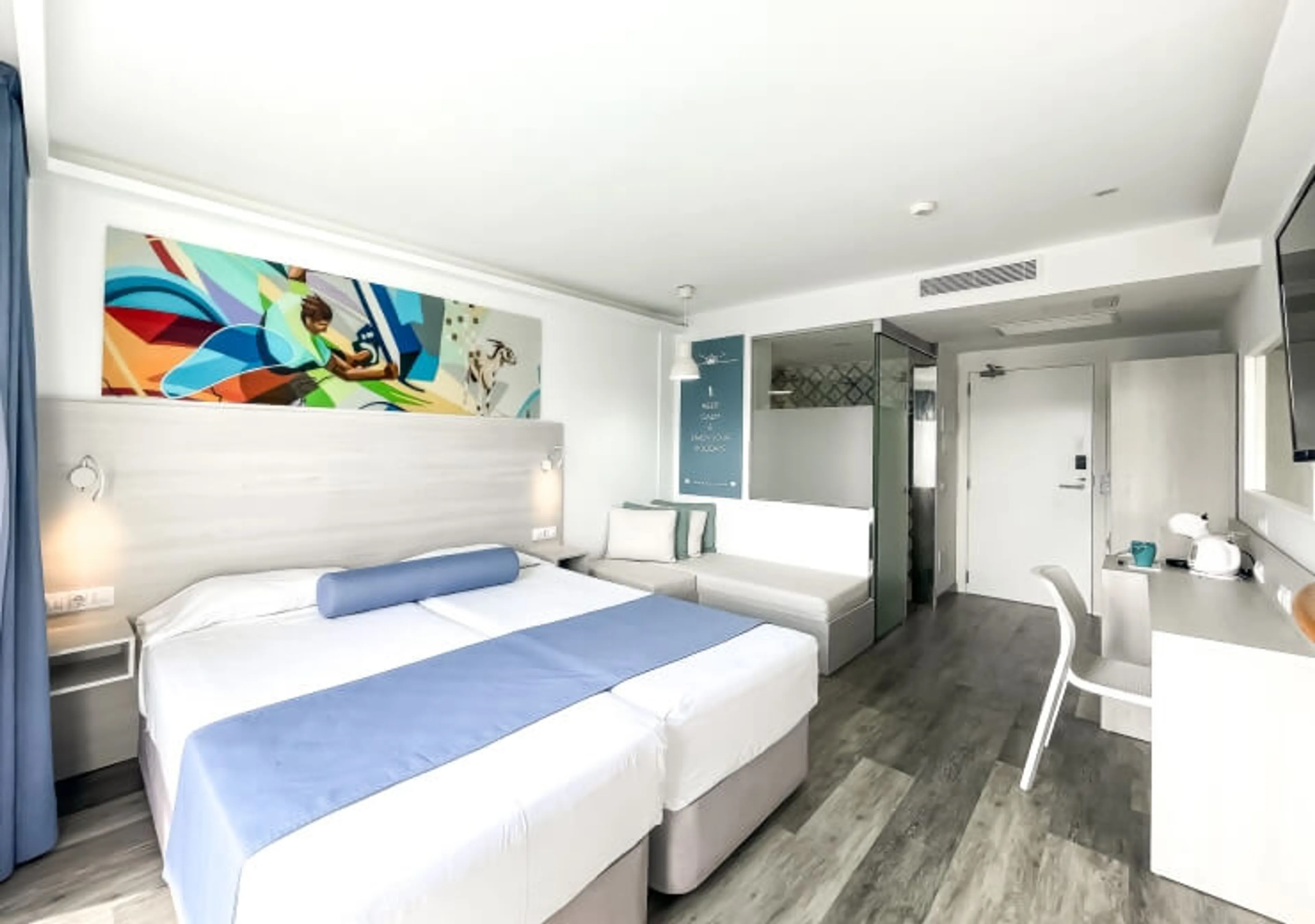 Privates Zimmer im Hote (Straßenblick) - 9