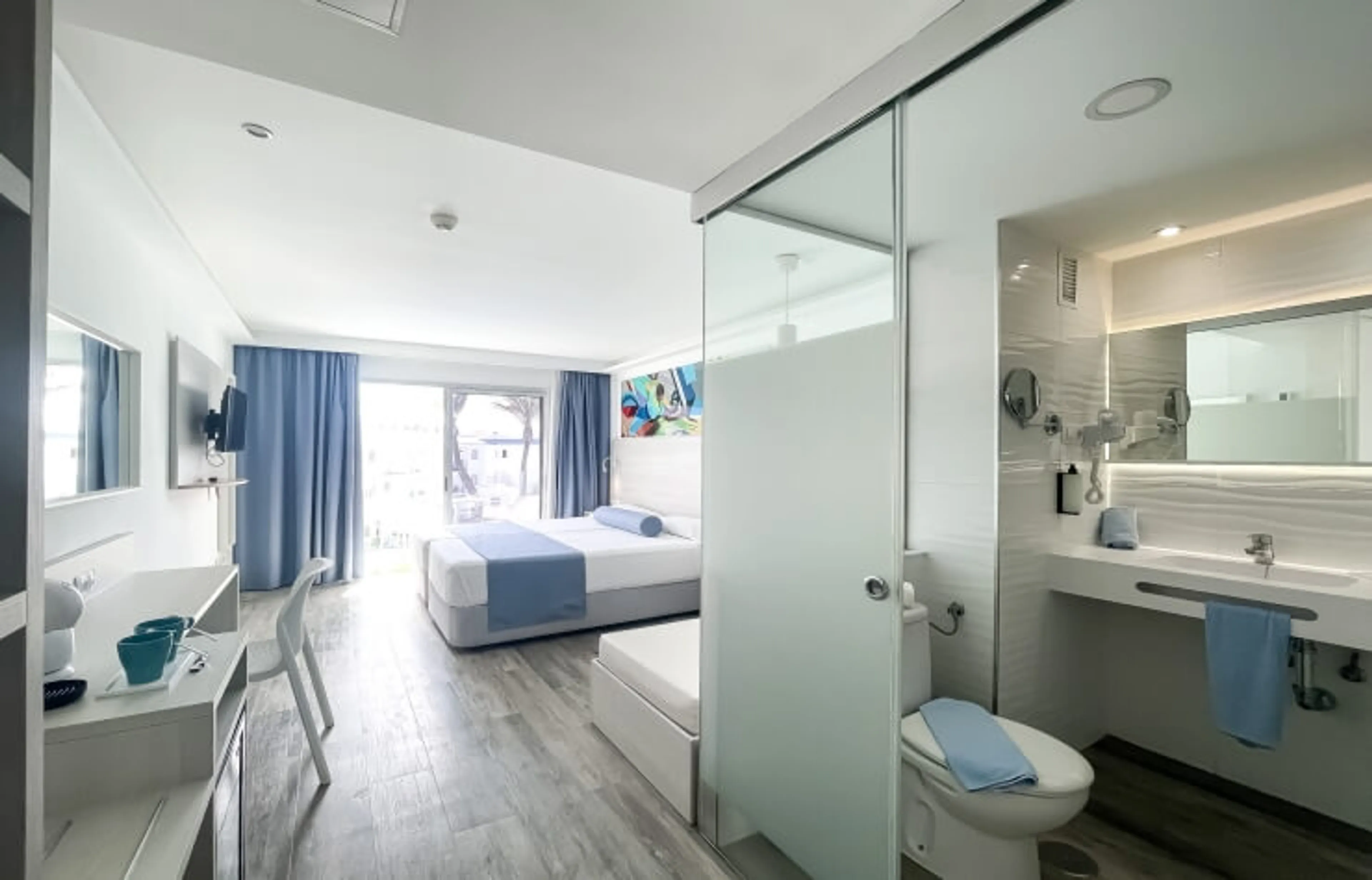 Privates Zimmer im Hote (Straßenblick) - 10