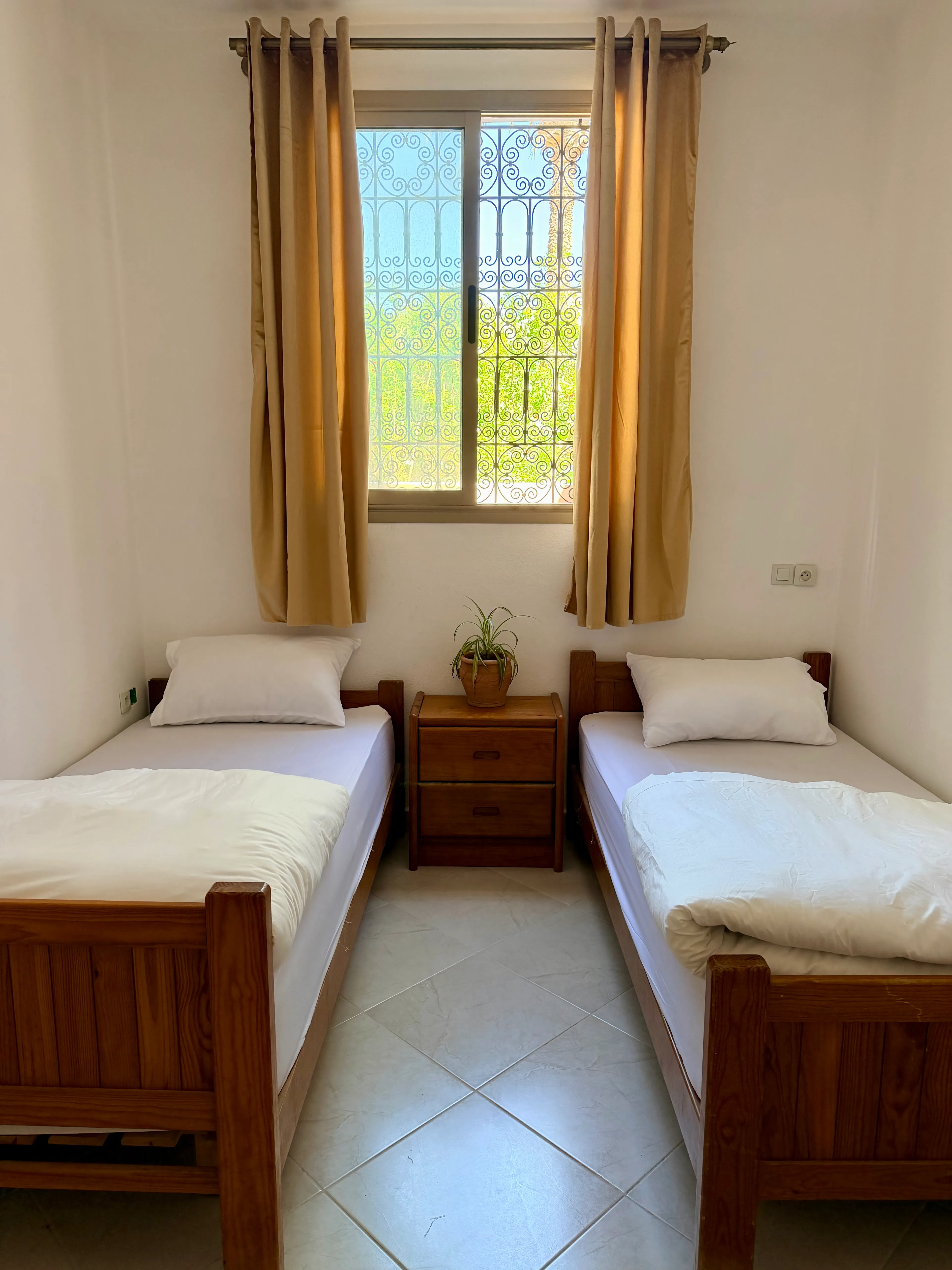 Zweibettzimmer mit geteiltem Bad - 1