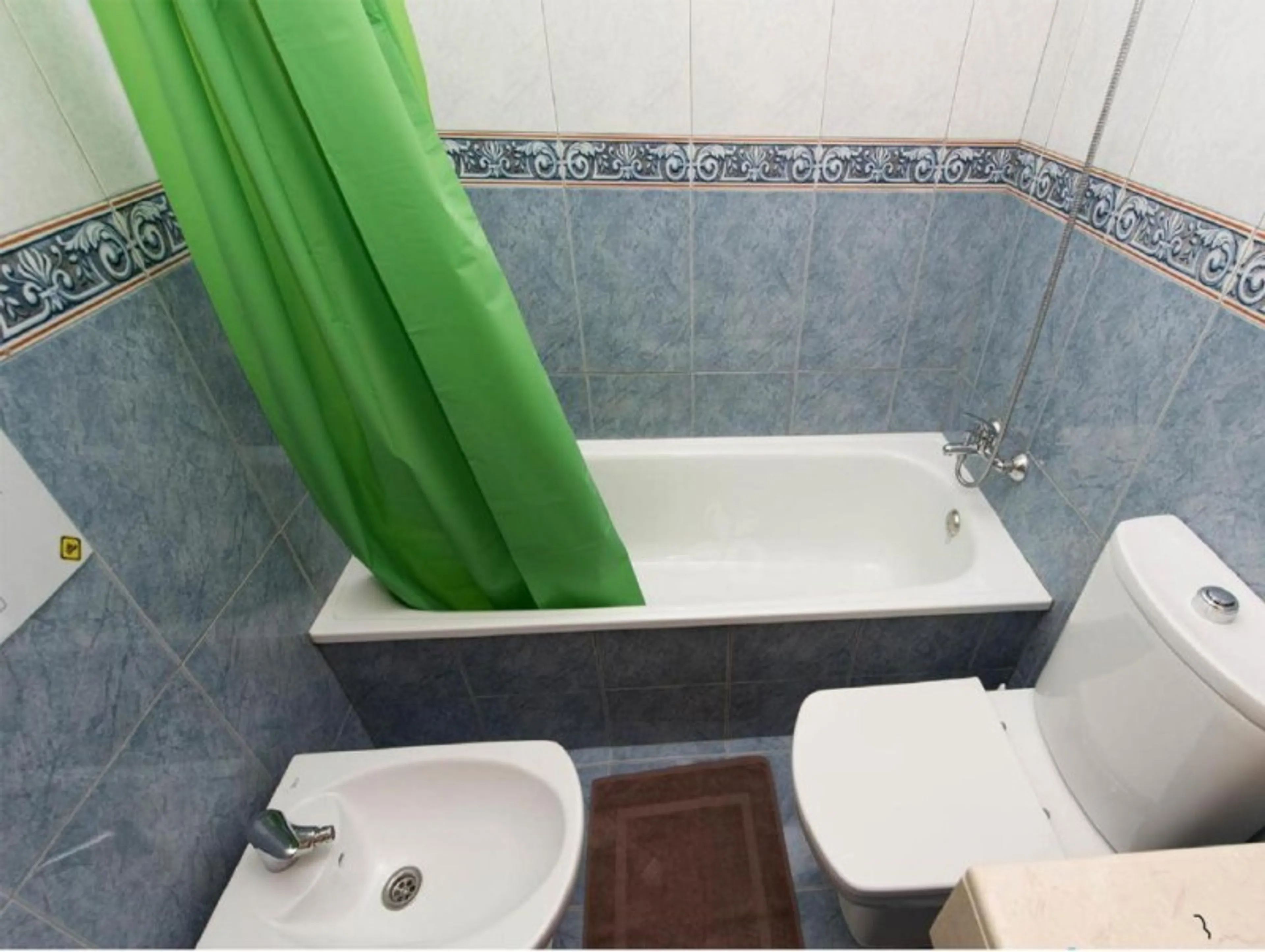 Großes Zimmer (bis zu 4 Personen) mit Gemeinschaftsbad - 2