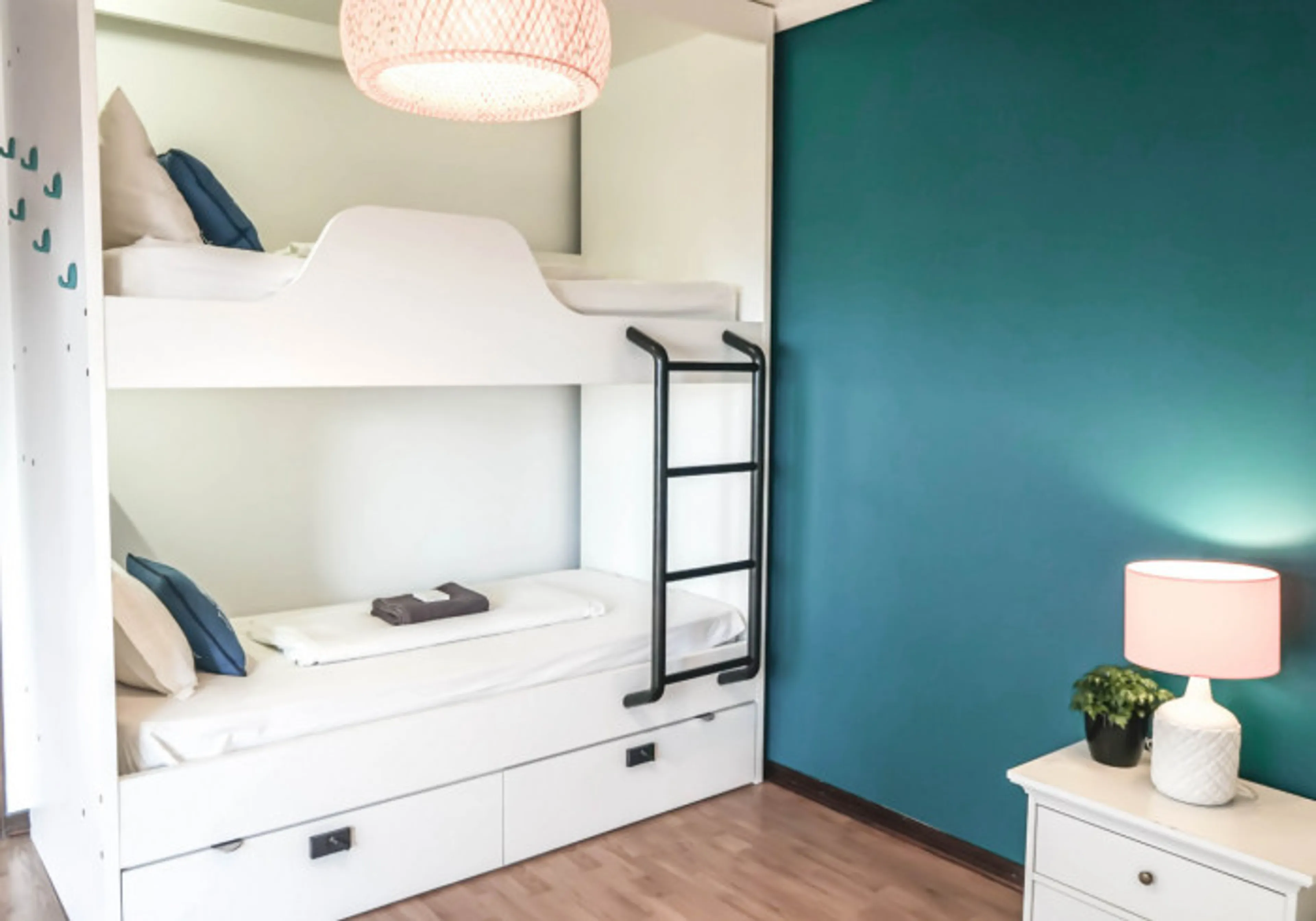 Dreibettzimmer für Frauen mit Balkon und Meerblick in separater Villa - 4