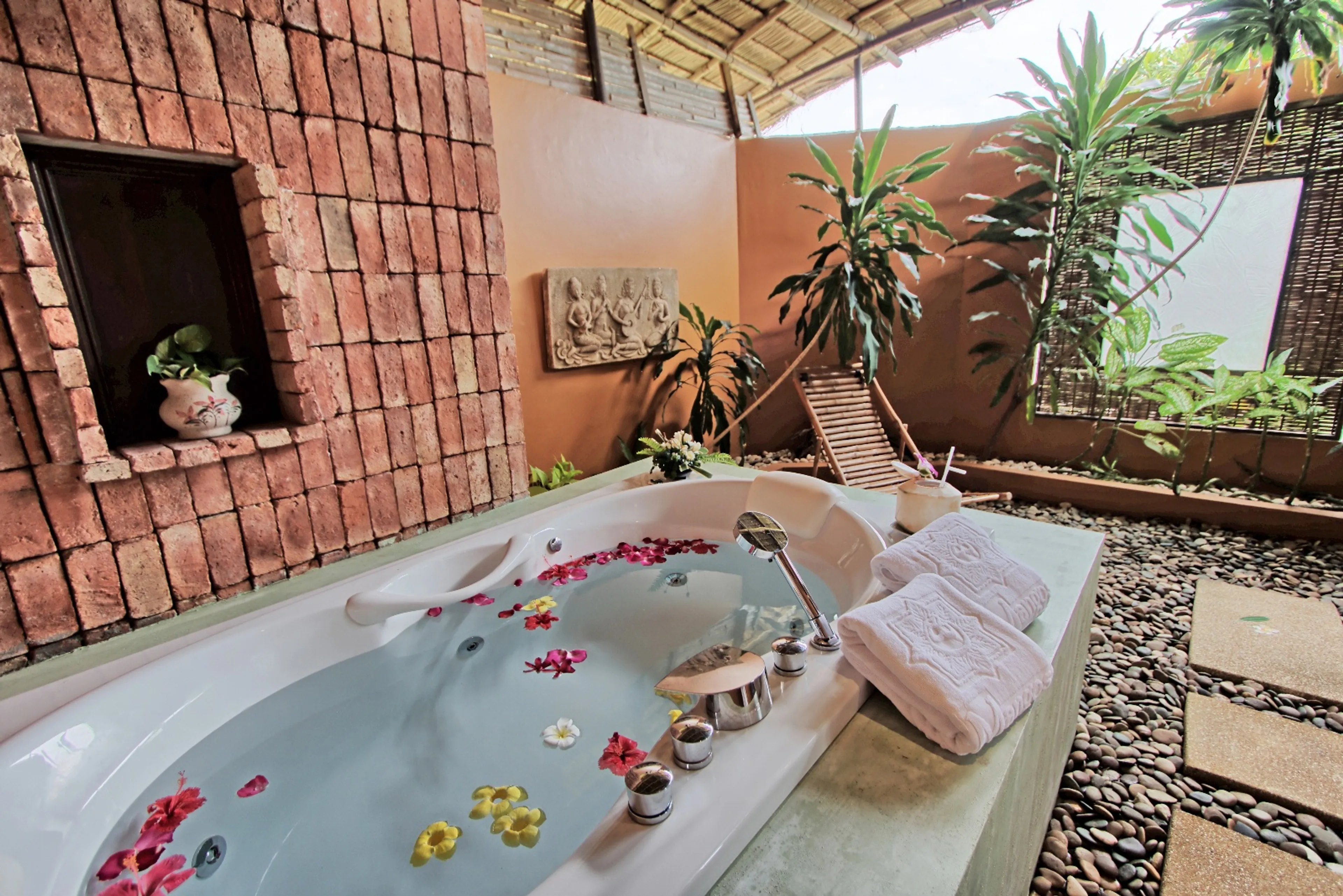 Deluxe Jacuzzi Villa - 2