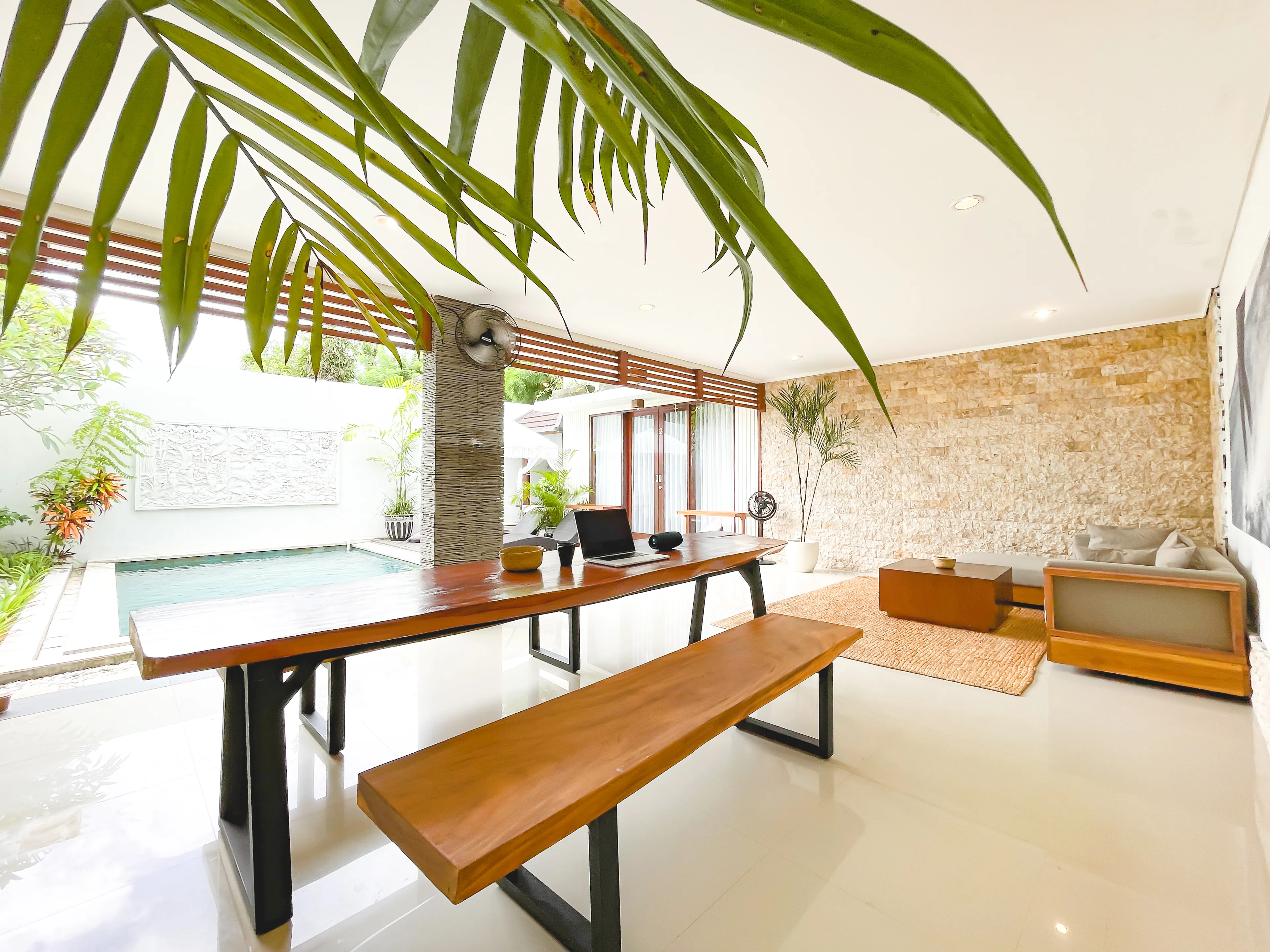 Dorm-Villa mit Pool - 3