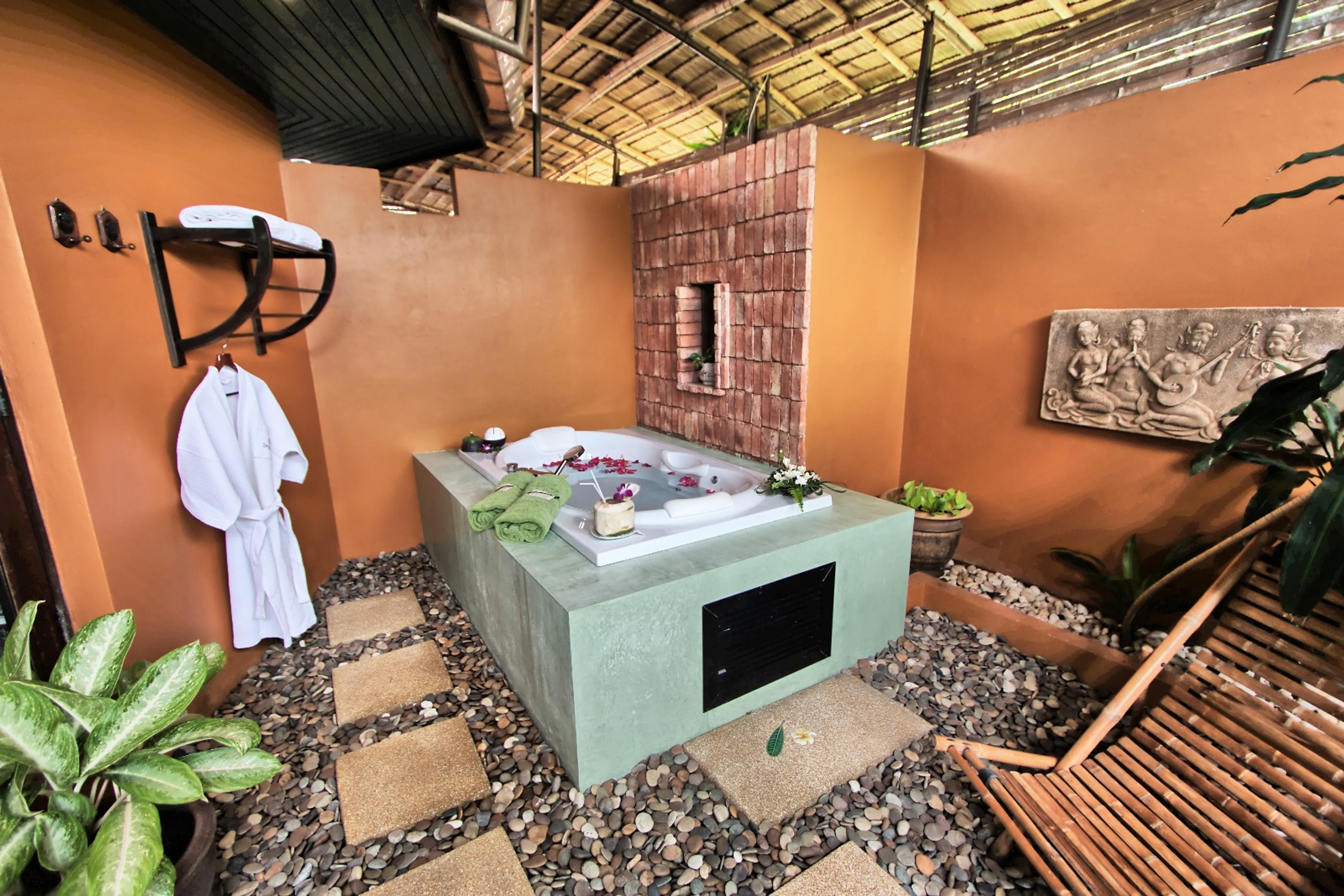 Deluxe Jacuzzi Villa - 5