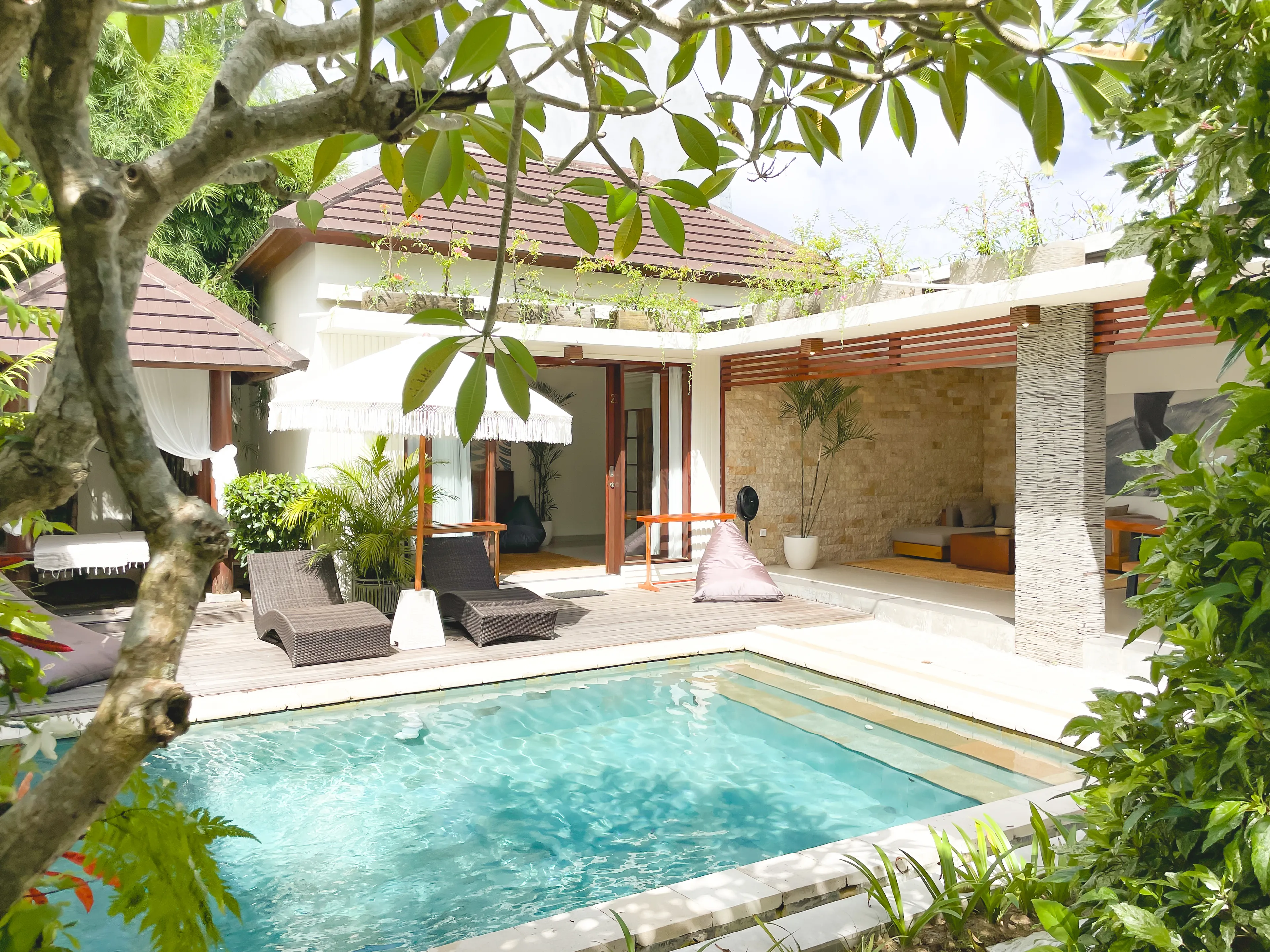 Dorm-Villa mit Pool - 18