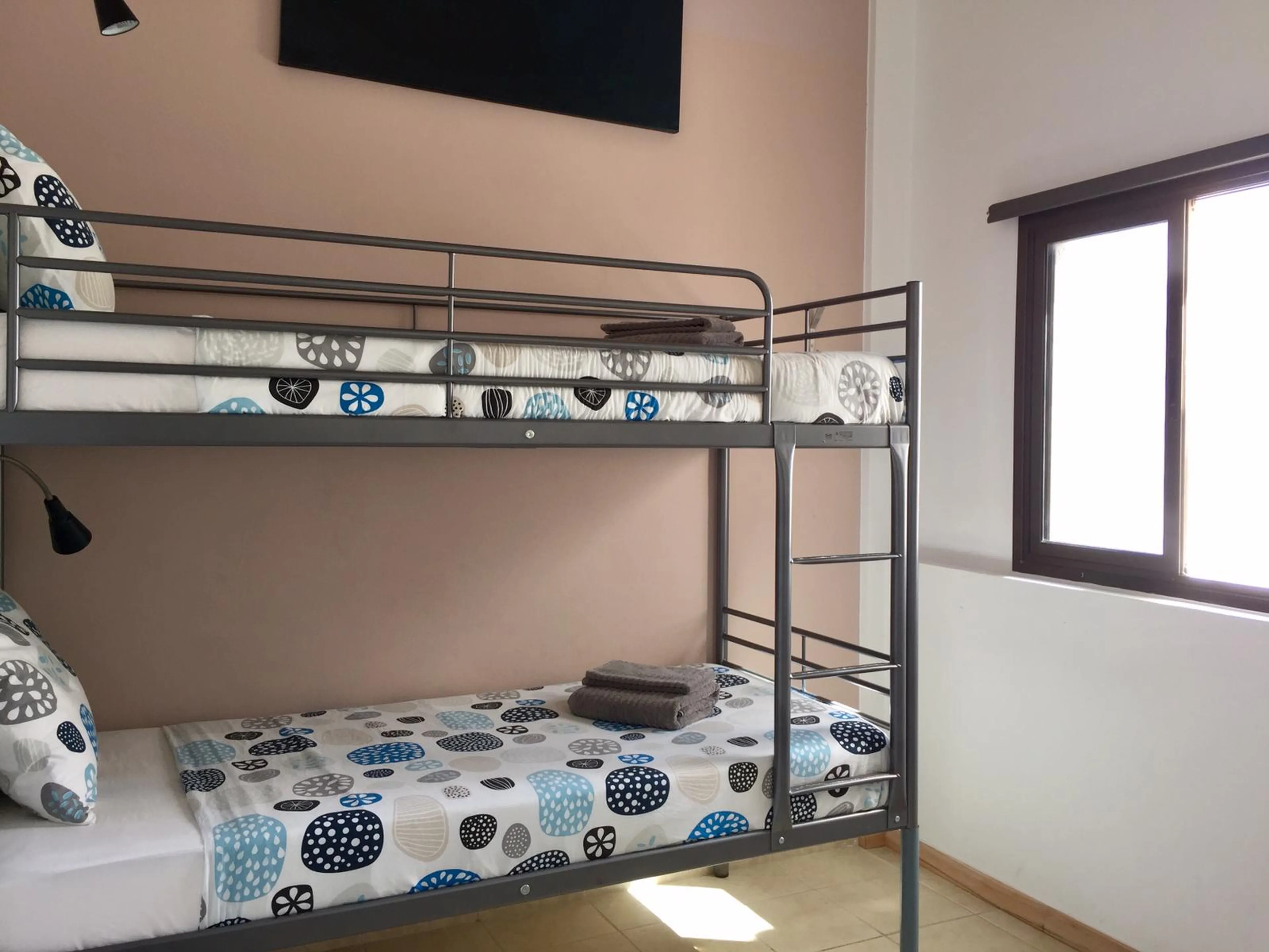Geteiltes Zweibettzimmer (Etagenbetten) mit Gemeinschaftsbad - 1