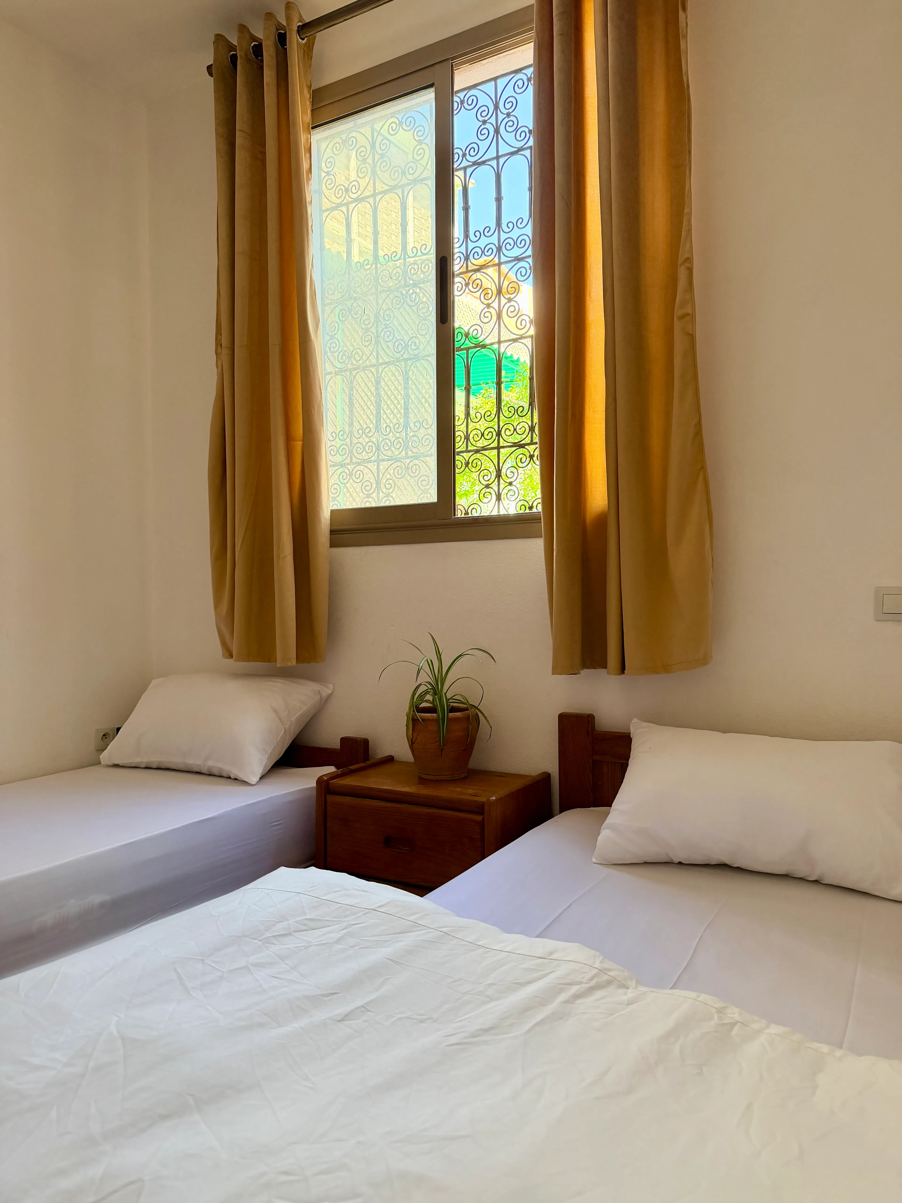 Zweibettzimmer mit geteiltem Bad - 2