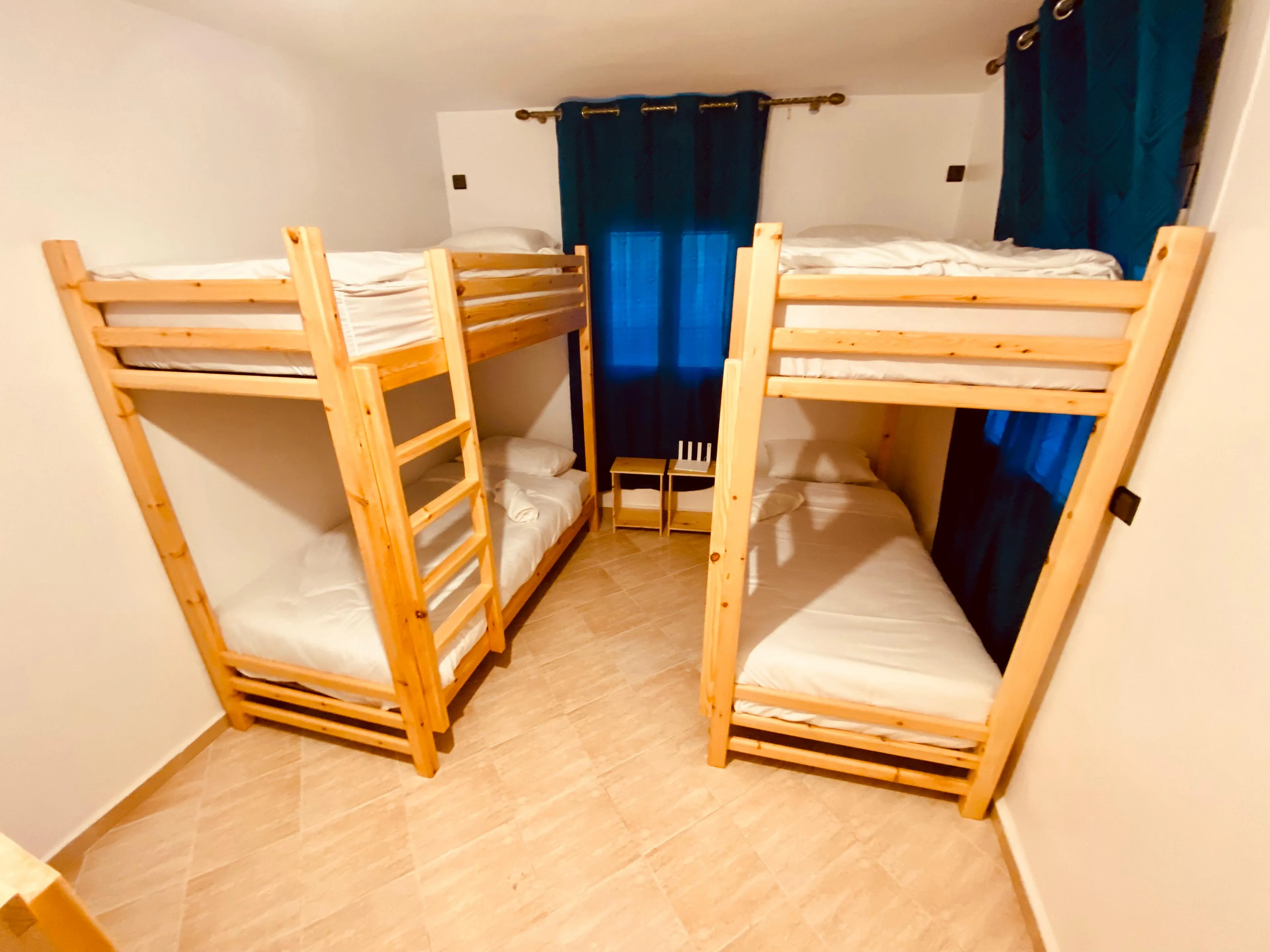 Vierbettzimmer mit eigenem Bad - 5