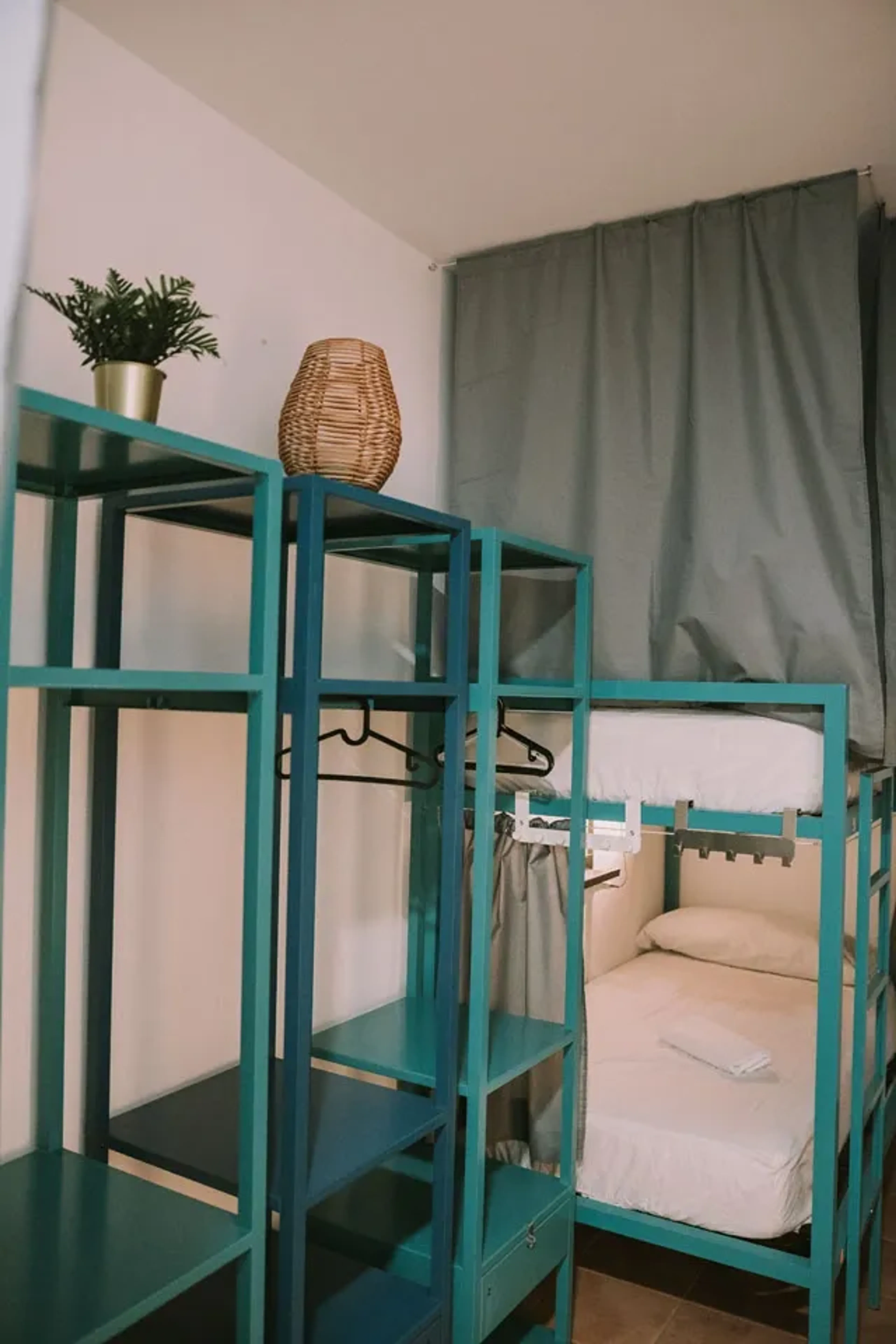 Bett im gemischten 6er-Mehrbettzimmer - 3